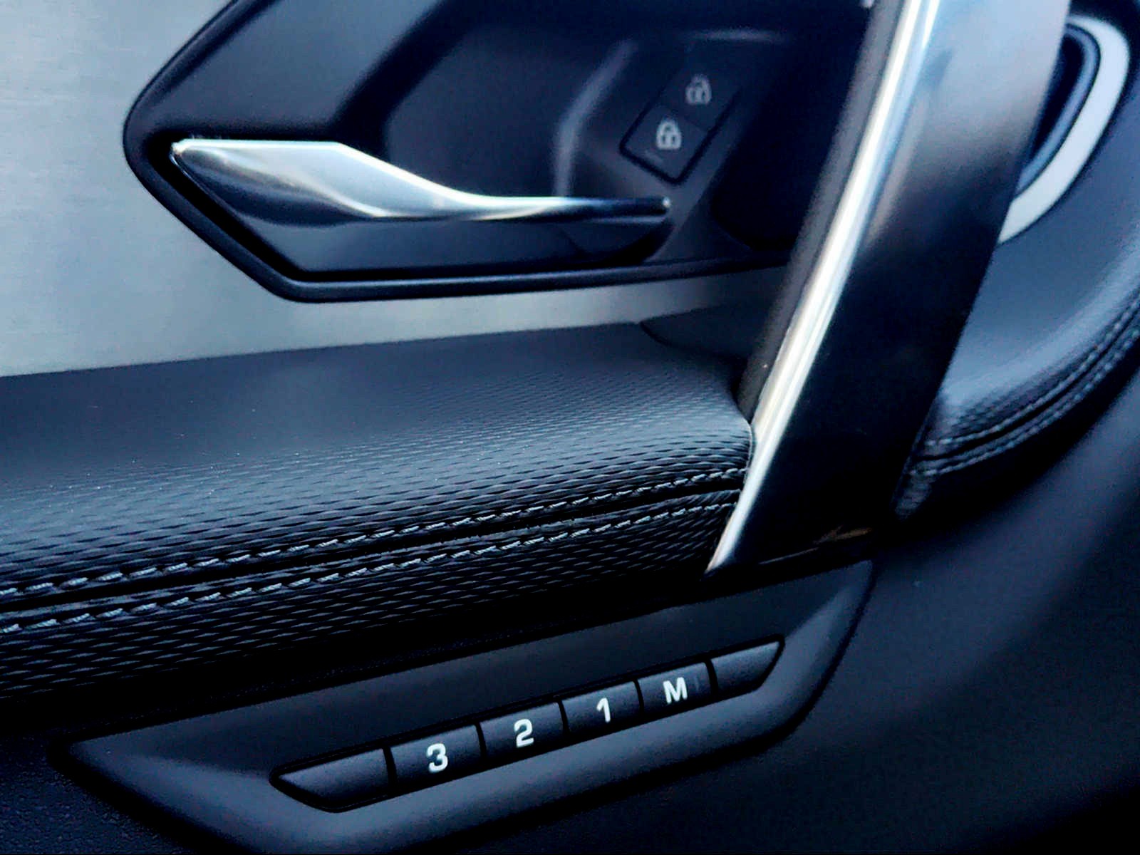 LAND ROVER Discovery Sport P270e 1.5 PHEV Dynamic SE AT8-image-13
