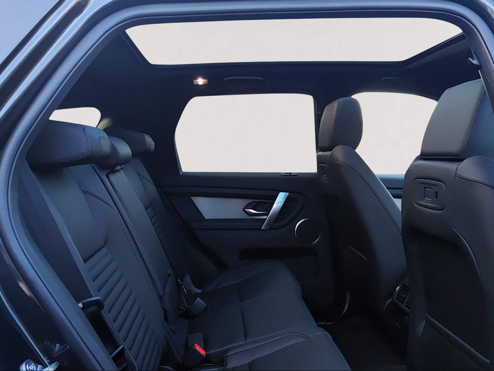 LAND ROVER Discovery Sport P270e 1.5 PHEV Dynamic SE AT8-image-9