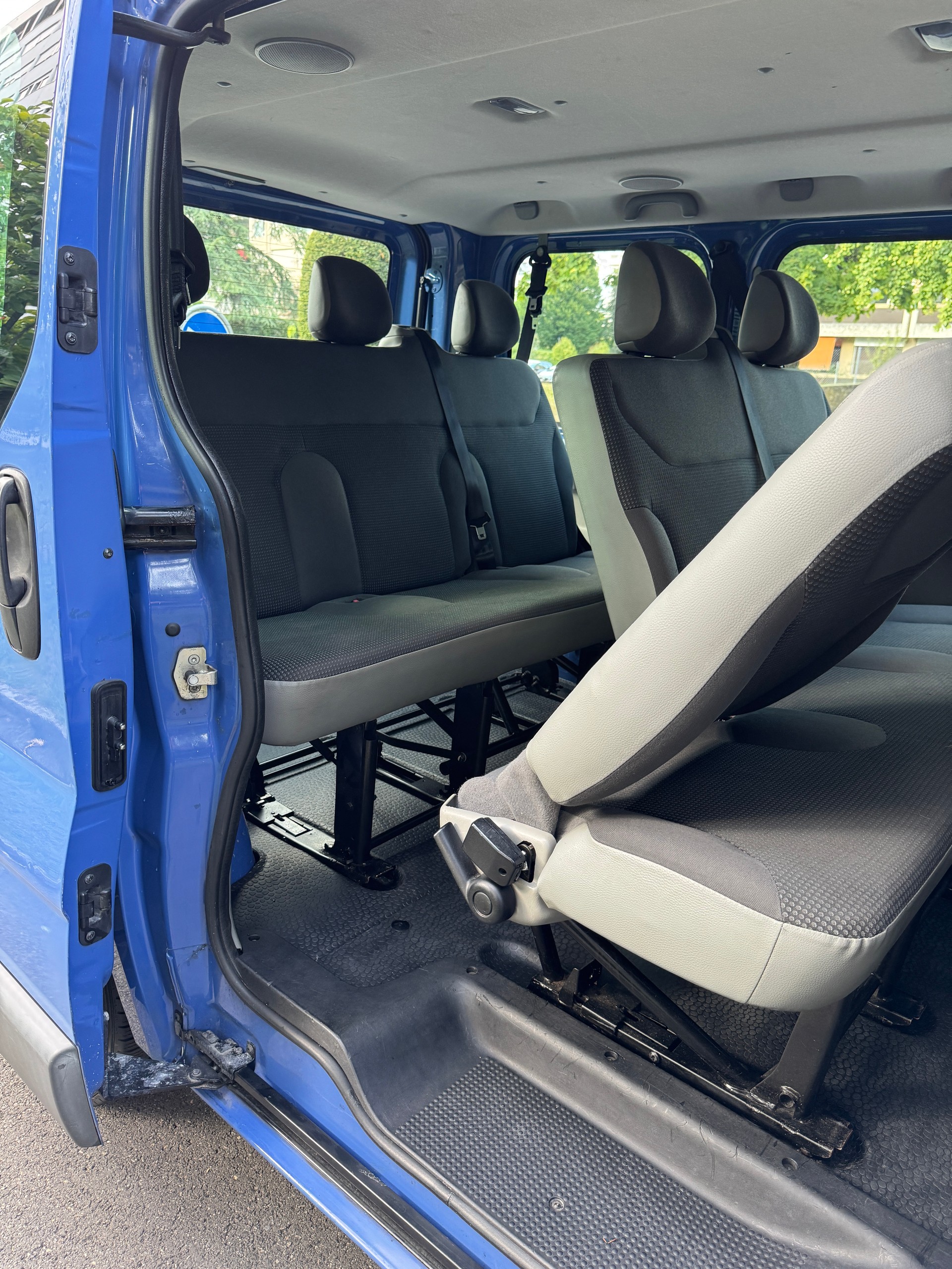 OPEL Vivaro 2.5 CDTI 2.7t L1H1-image-11
