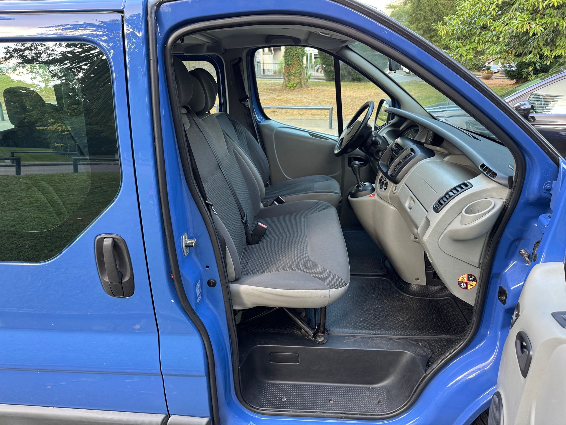 OPEL Vivaro 2.5 CDTI 2.7t L1H1-image-8
