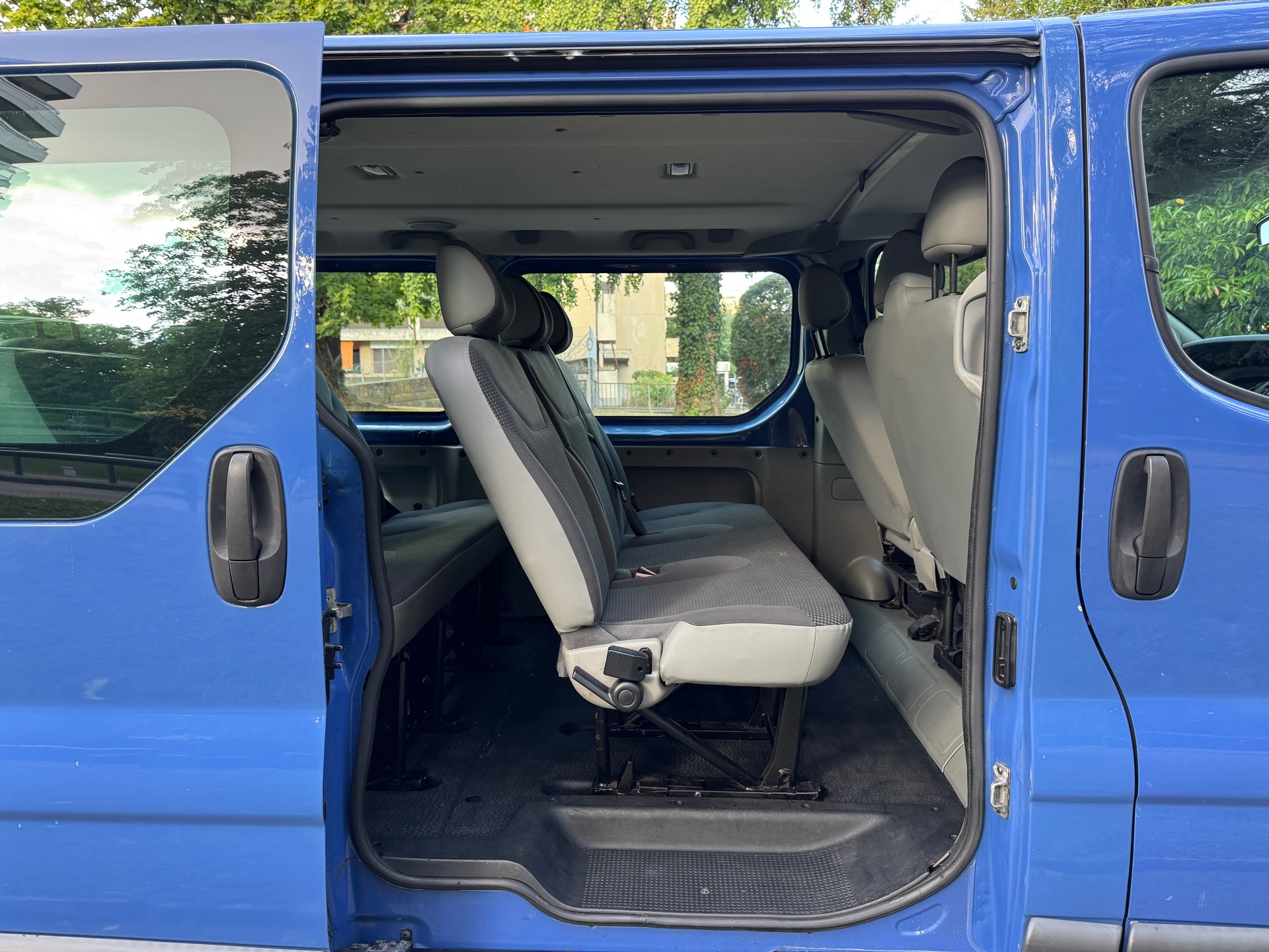OPEL Vivaro 2.5 CDTI 2.7t L1H1-image-10