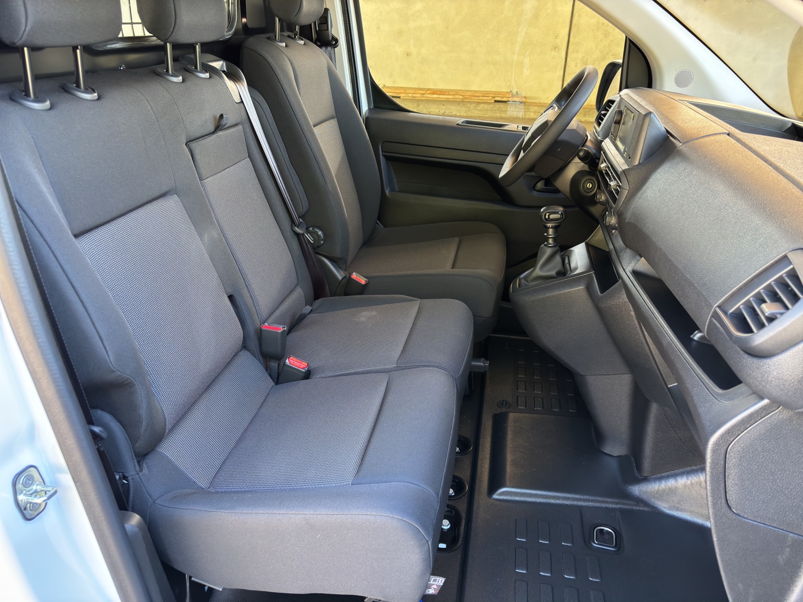 PEUGEOT Expert 2.0 BlueHDi 145 S&S Long-image-10