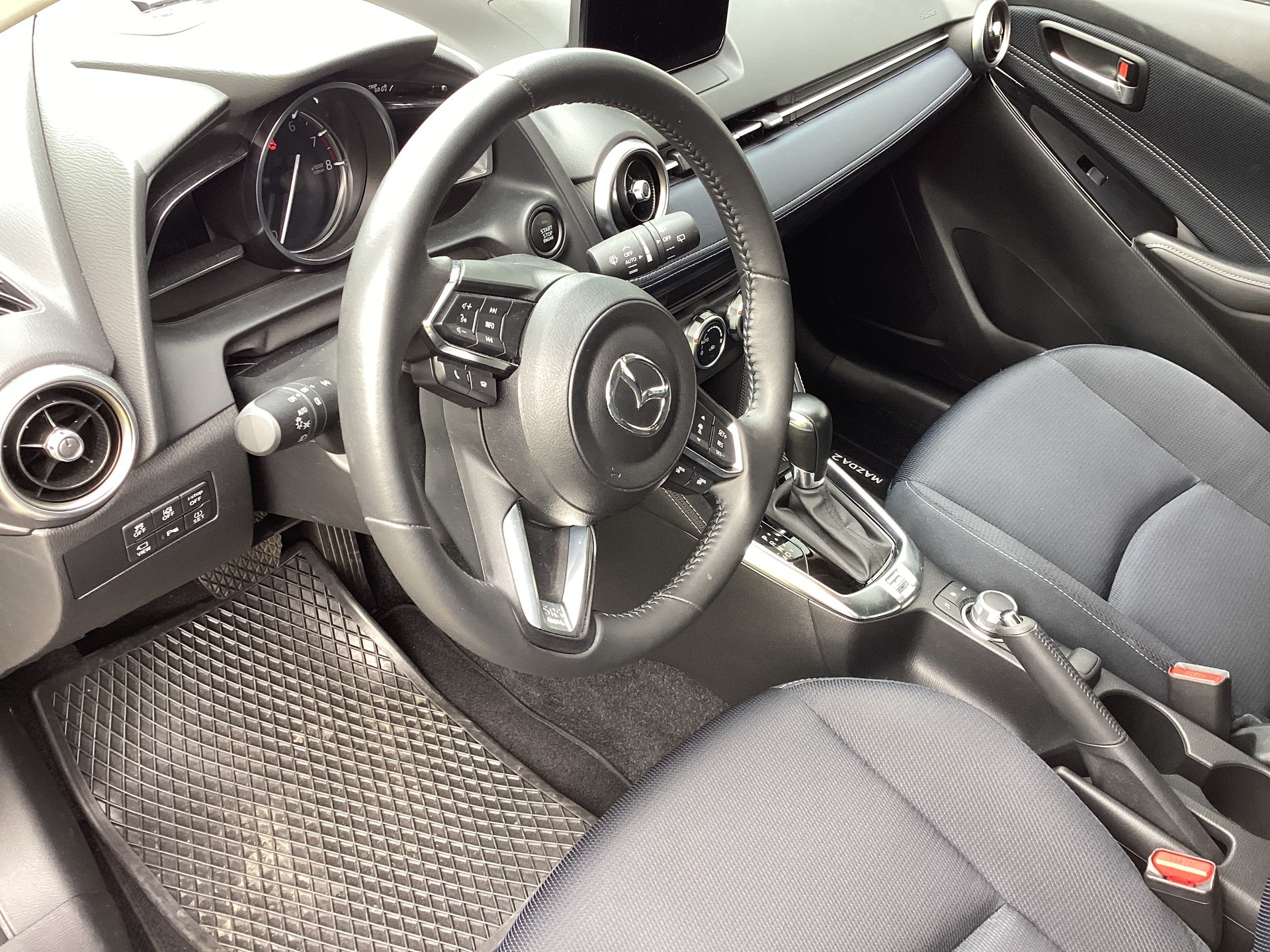 MAZDA 2 SKYACTIV-G 90 Revolution Automat-image-4
