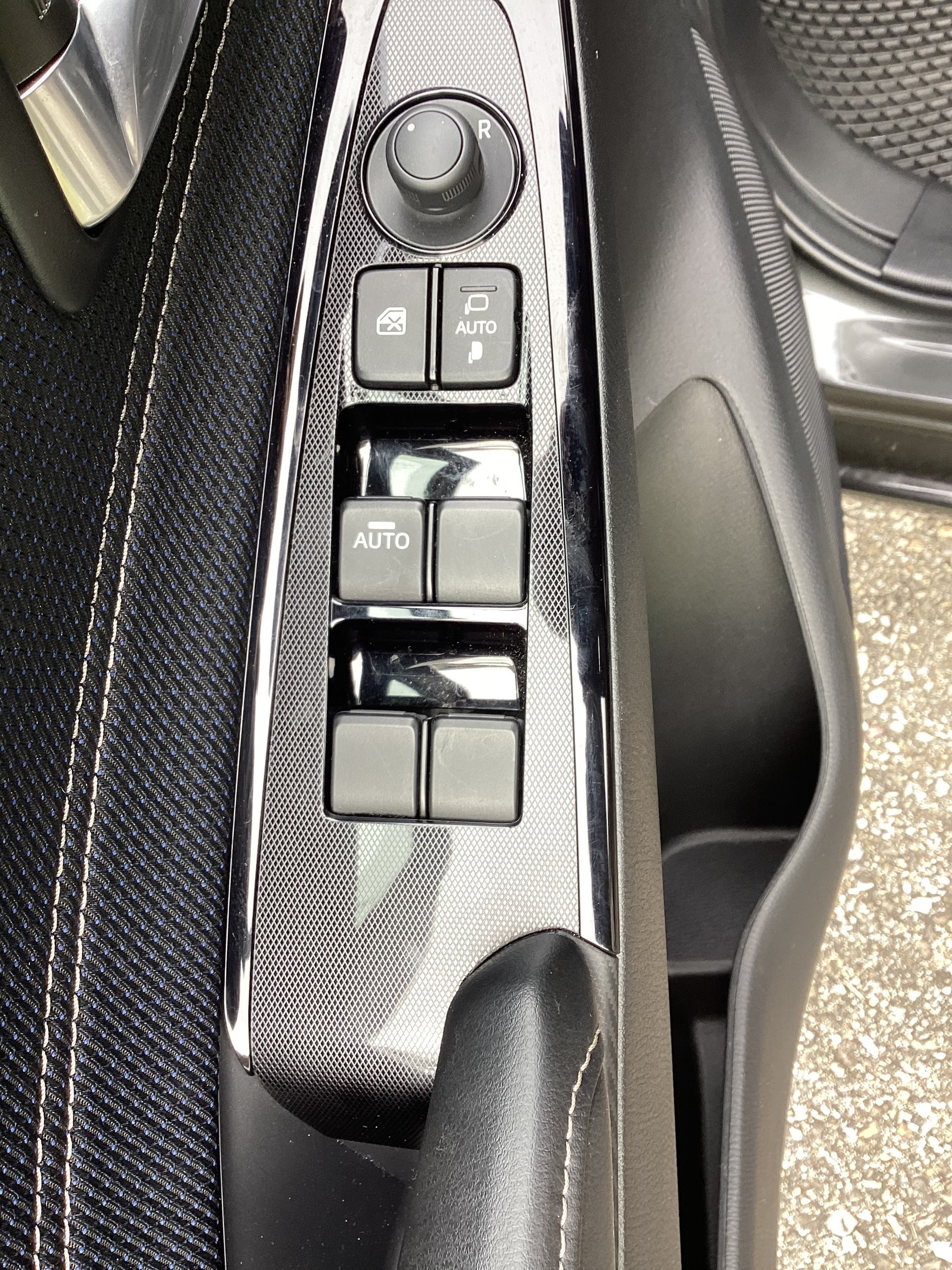 MAZDA 2 SKYACTIV-G 90 Revolution Automat-image-6