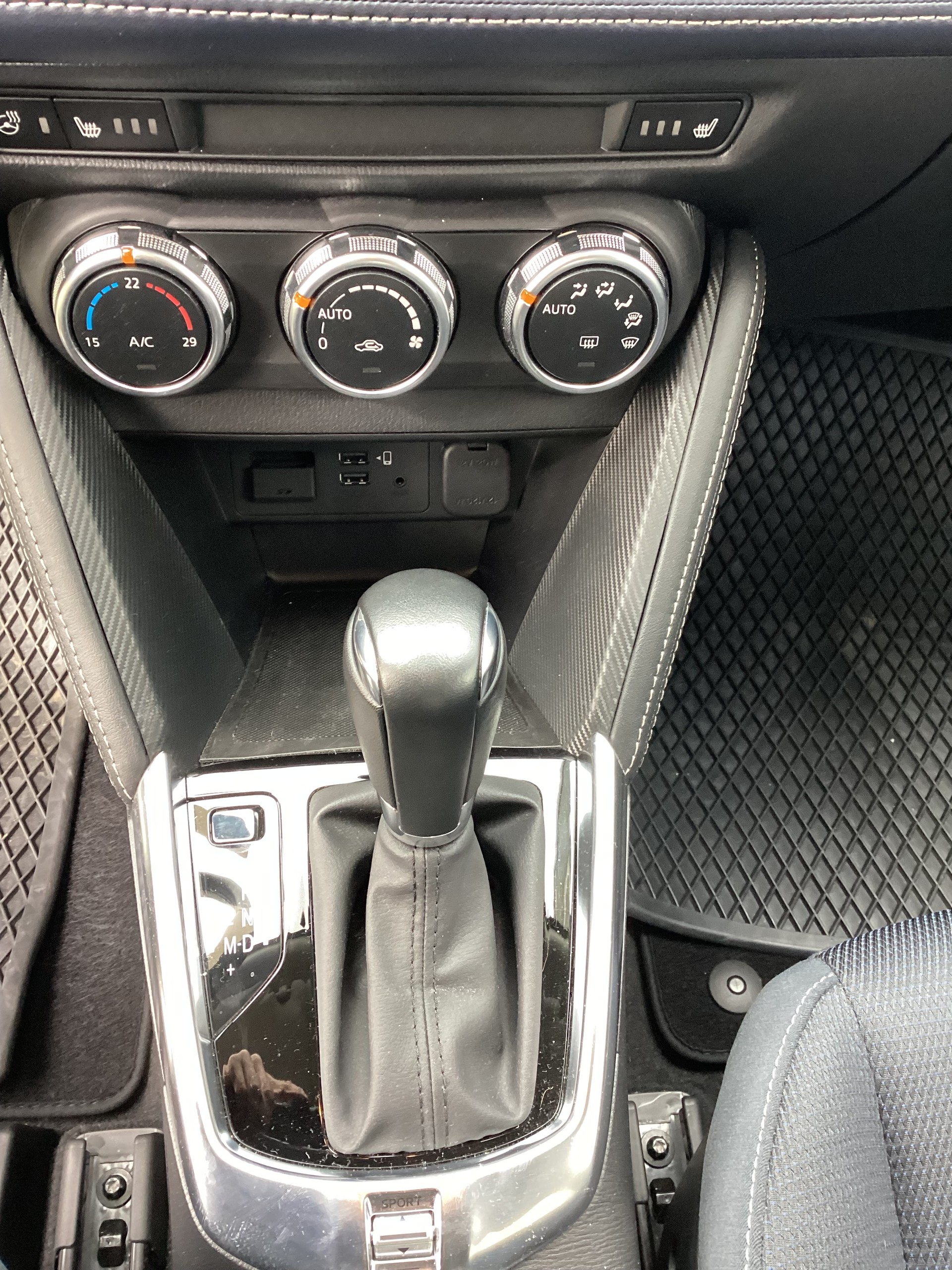 MAZDA 2 SKYACTIV-G 90 Revolution Automat-image-7