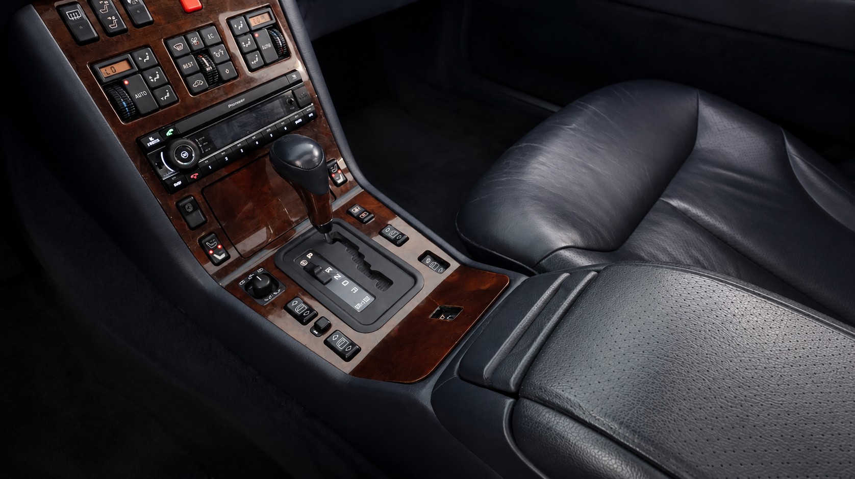 MERCEDES-BENZ 500SEL-image-9