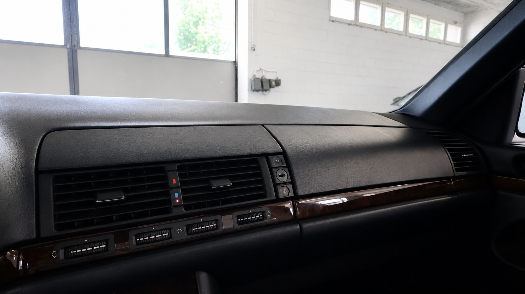 MERCEDES-BENZ 500SEL-image-12