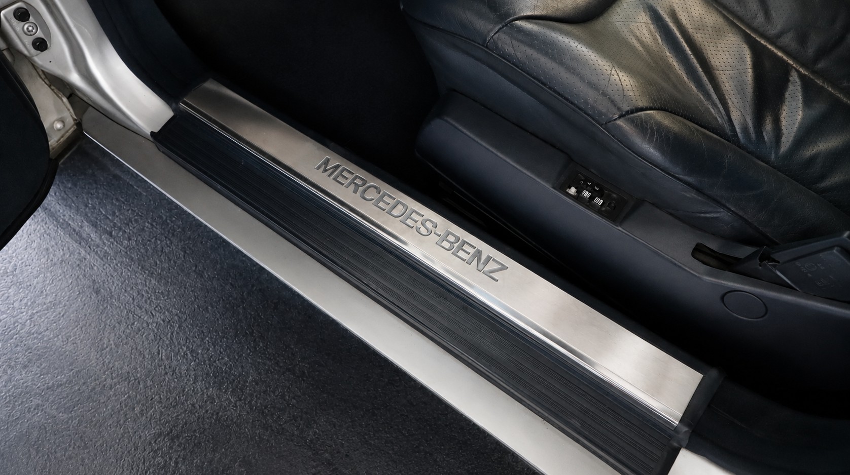 MERCEDES-BENZ 500SEL-showroom-element-2