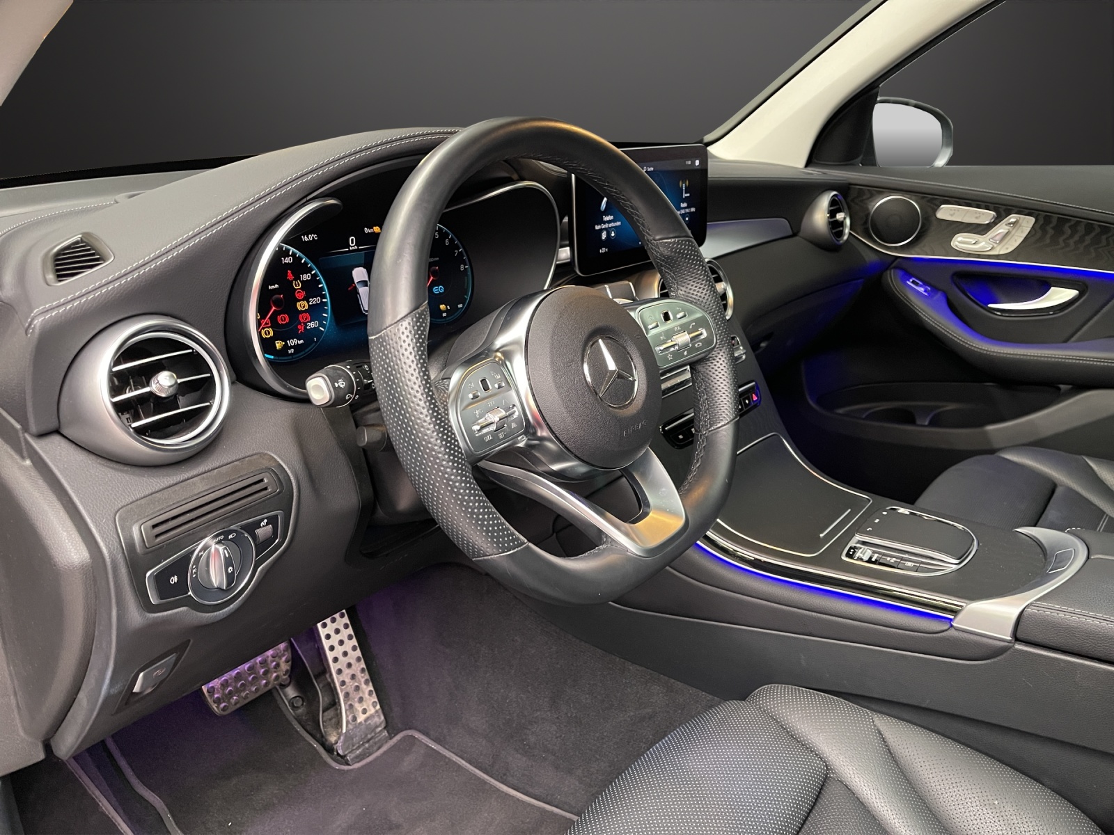 MERCEDES-BENZ GLC 300 e AMG Line 4Matic-image-7