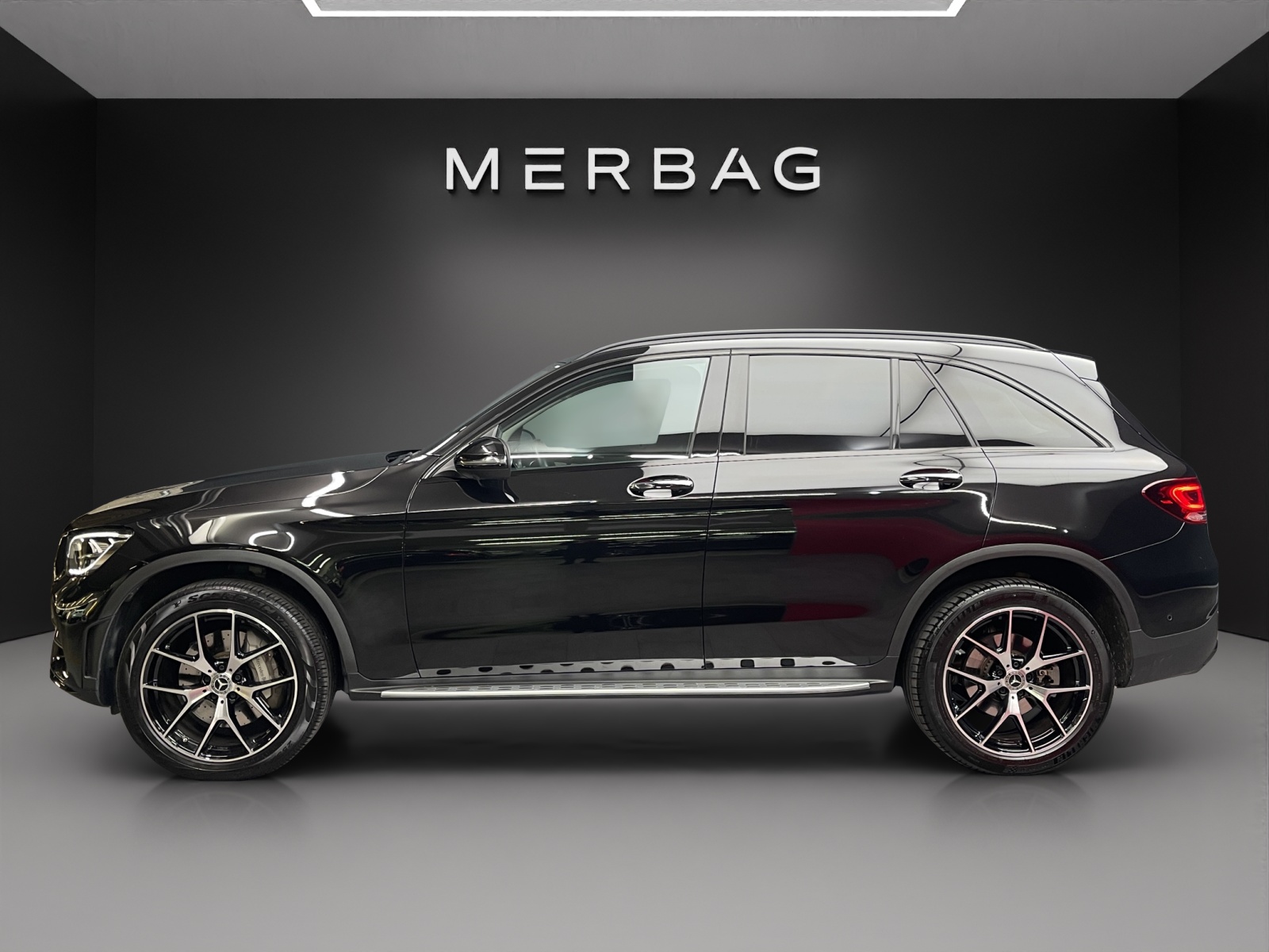 MERCEDES-BENZ GLC 300 e AMG Line 4Matic-image-2
