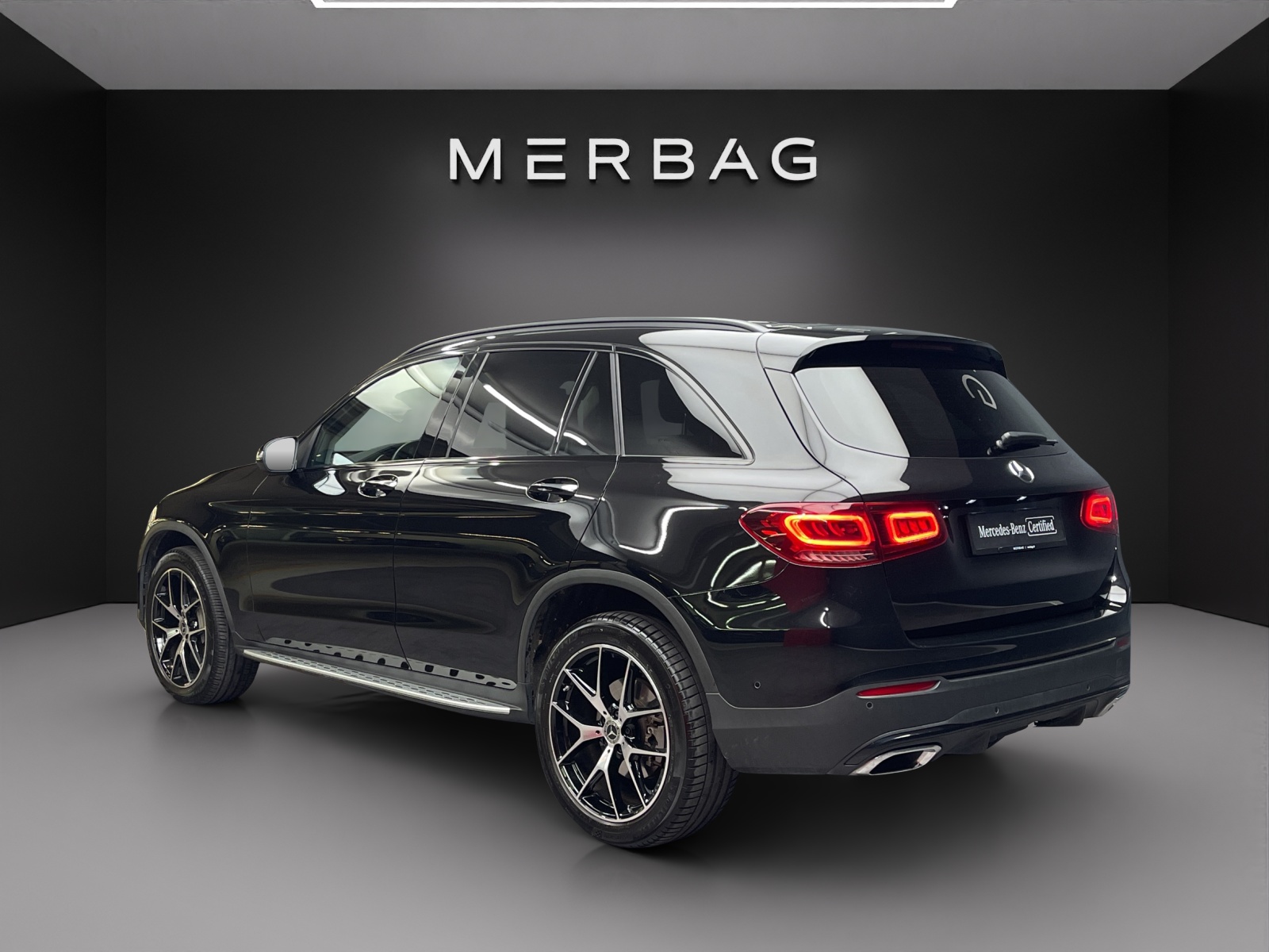 MERCEDES-BENZ GLC 300 e AMG Line 4Matic-image-3