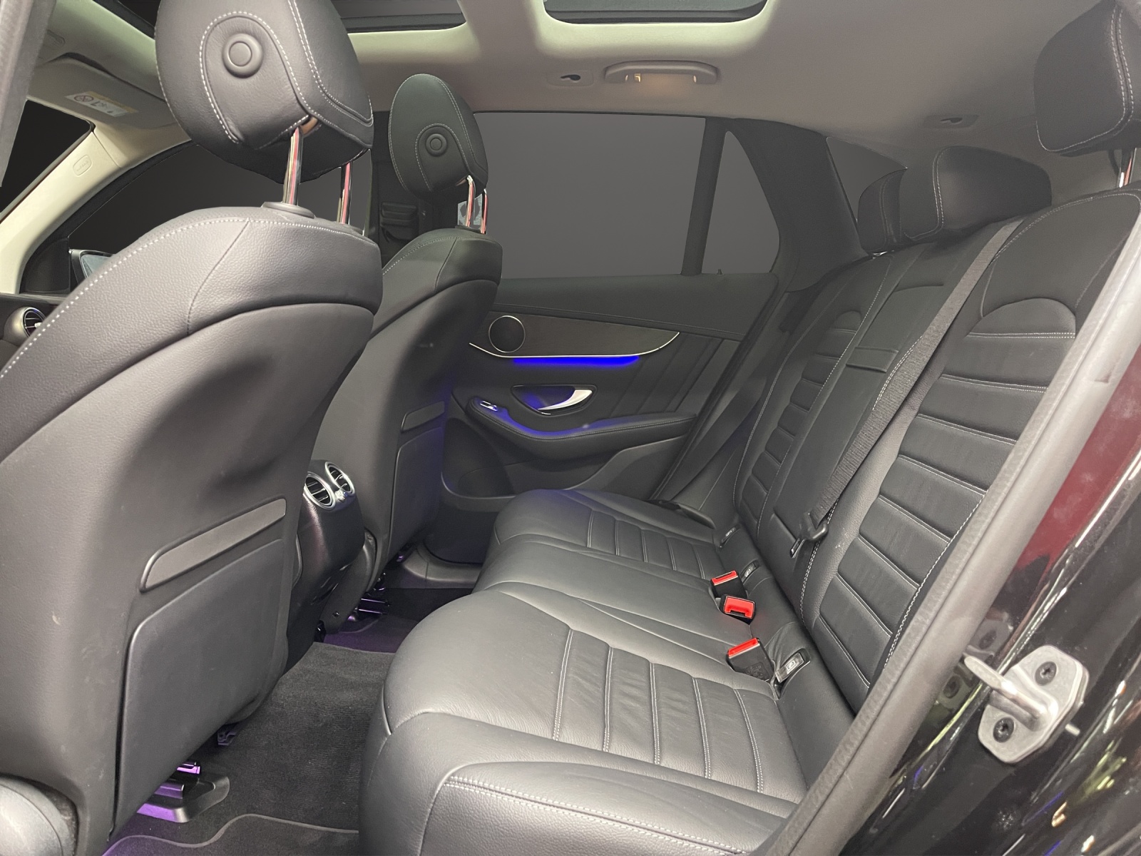 MERCEDES-BENZ GLC 300 e AMG Line 4Matic-image-9