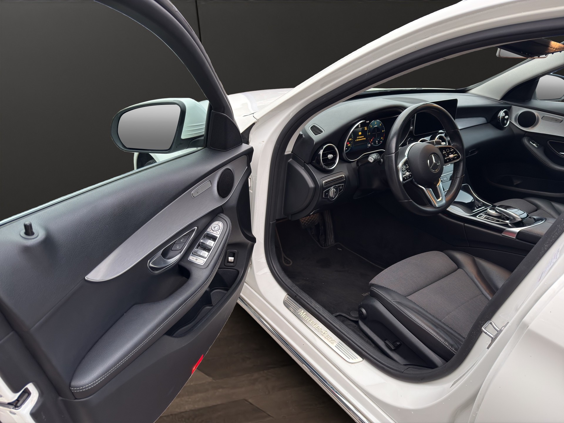 MERCEDES-BENZ C 220 d Avantgarde 4Matic 9G-Tronic**Sommer & Winter Reifen**-image-7