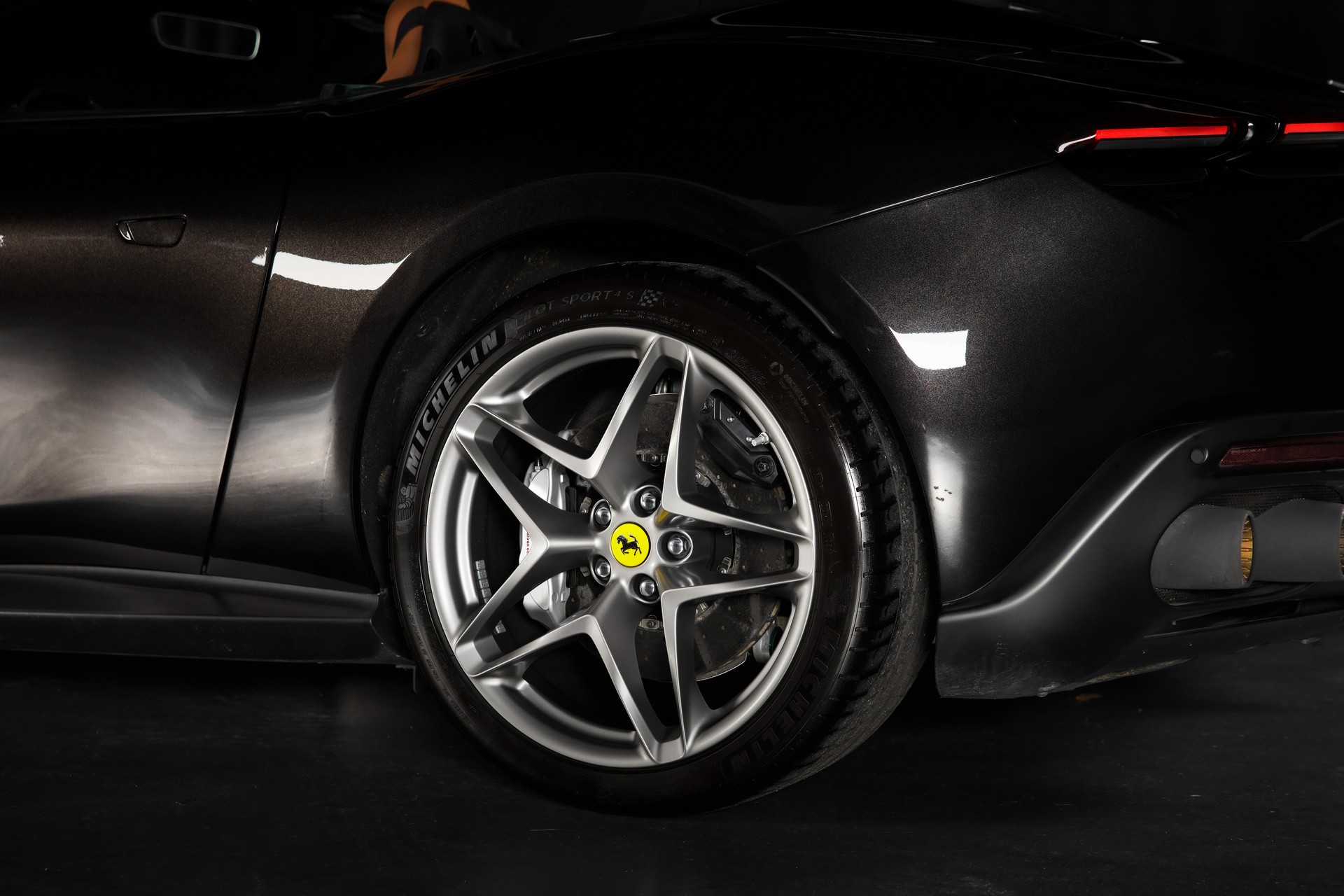 FERRARI Roma Spider 3.9 V8 T Nero Daytona-image-11