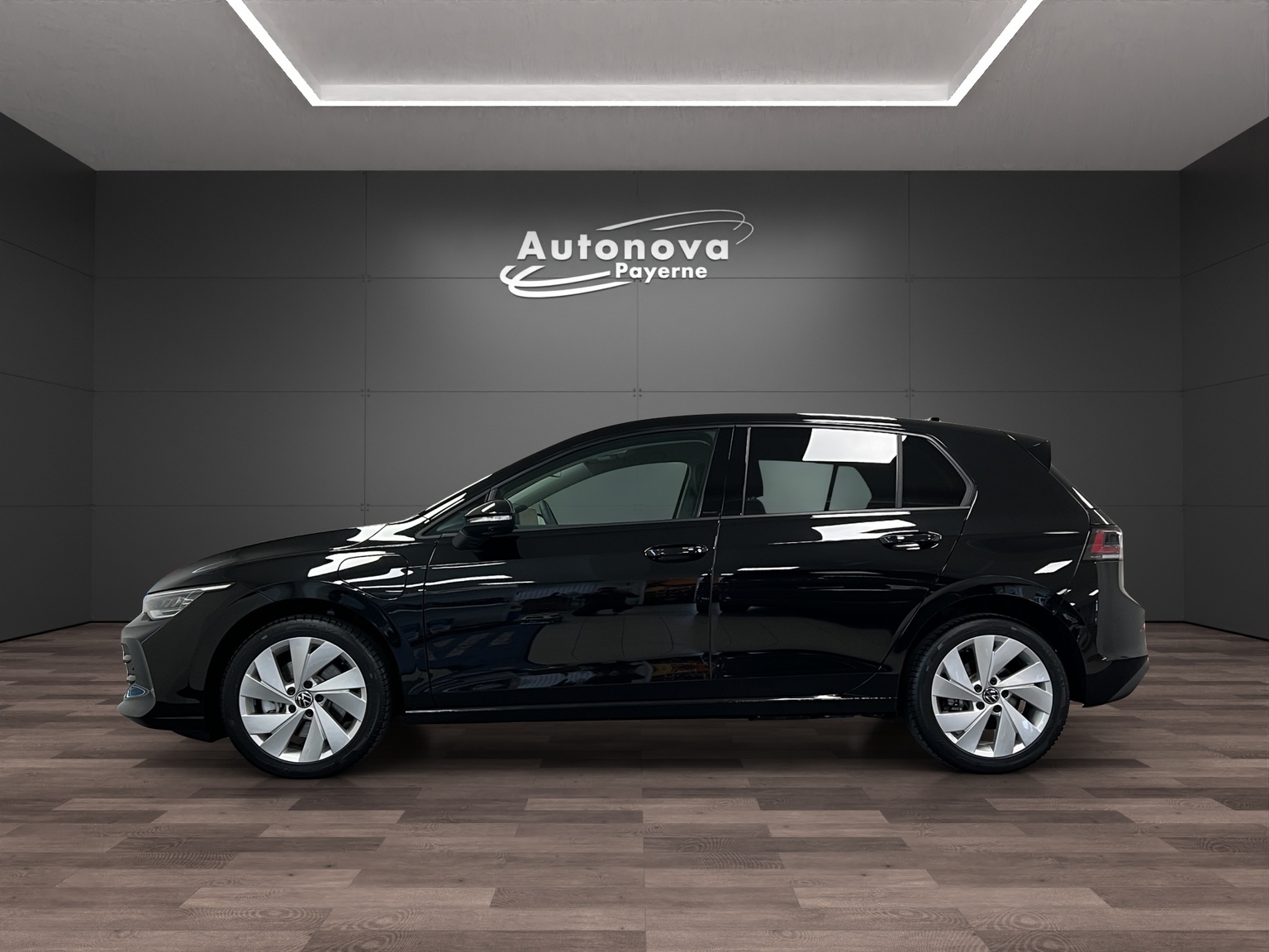VW Golf 1.5 TSI PHEV Life-image-2