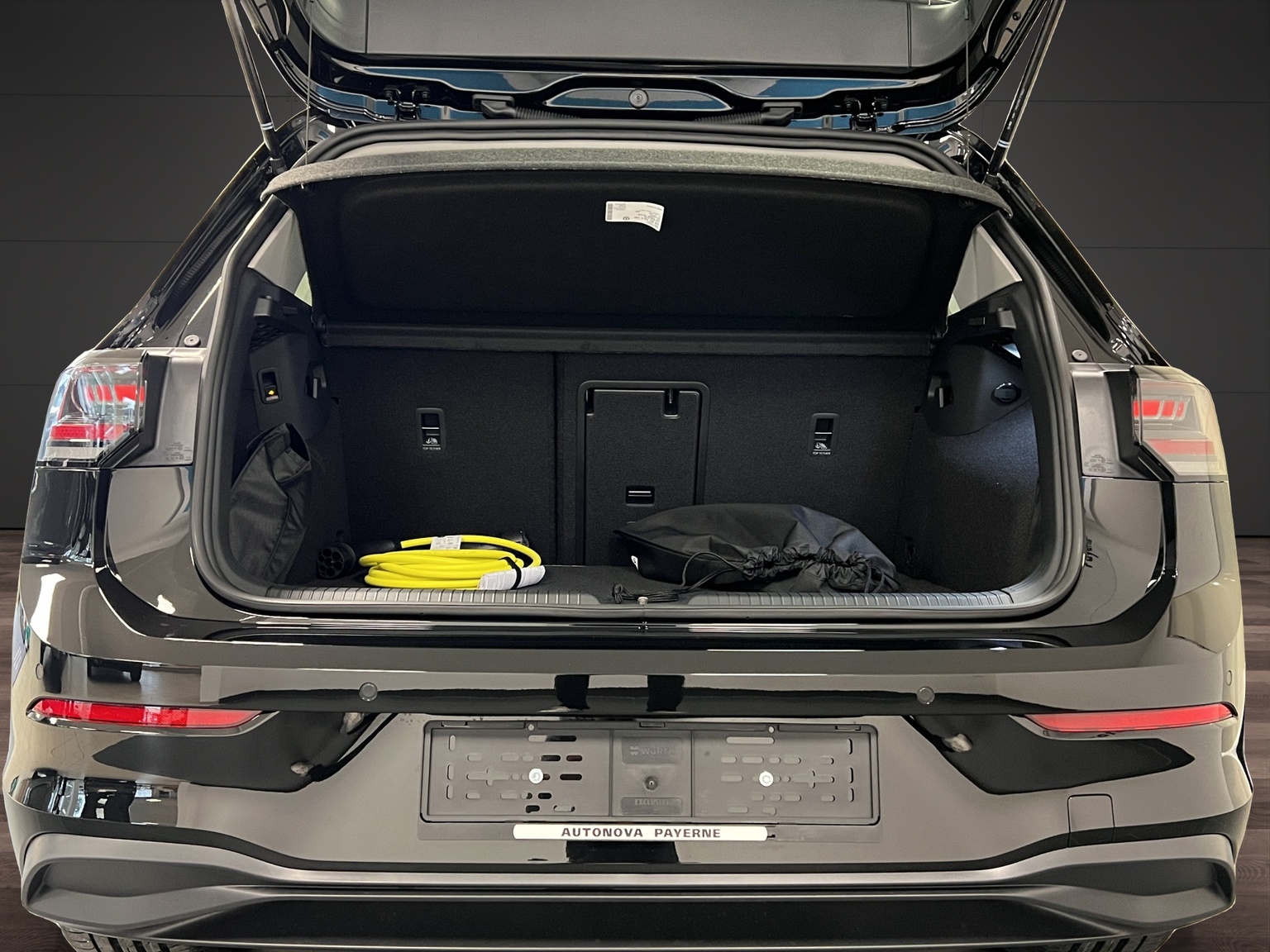 VW Golf 1.5 TSI PHEV Life-image-11