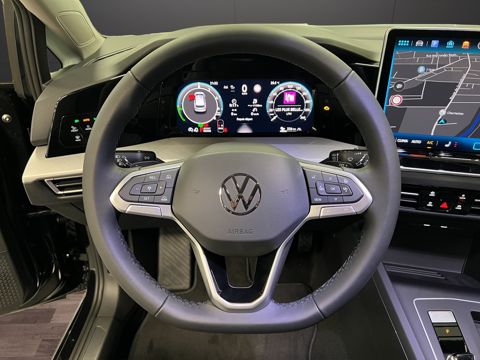 VW Golf 1.5 TSI PHEV Life-image-6