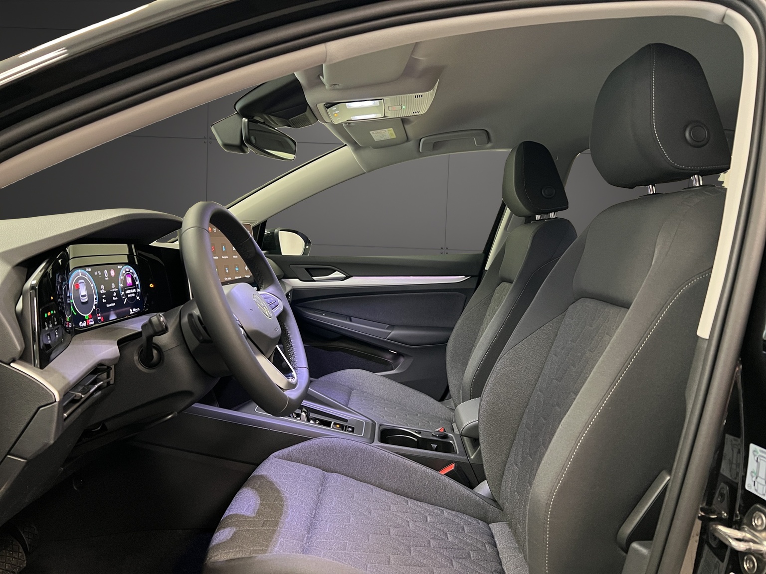 VW Golf 1.5 TSI PHEV Life-image-5