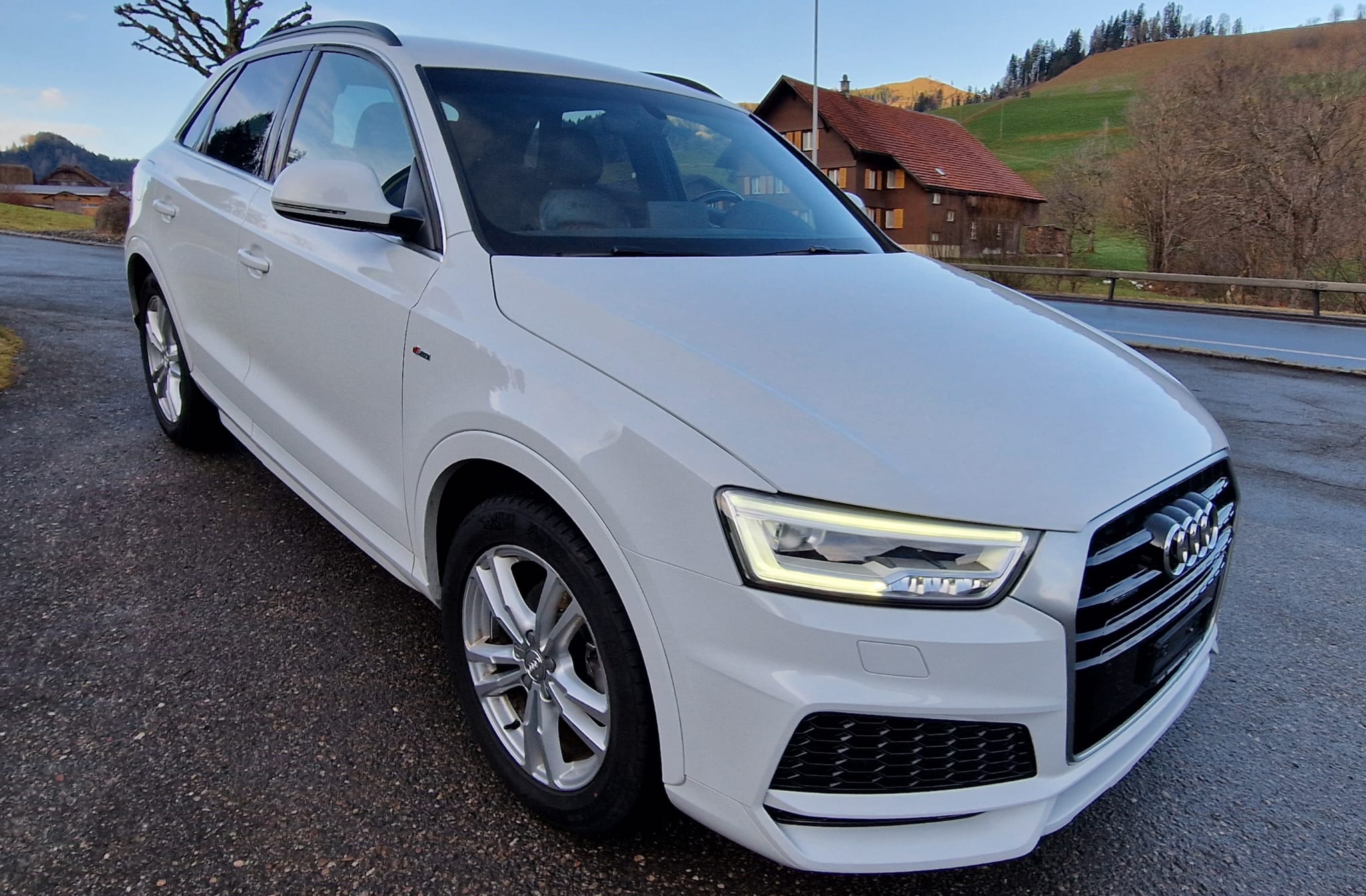 AUDI Q3 2.0 TDI sport quattro S-tronic (SUV / Geländewagen) Audi AUDI Q3 2.0 TDI sport quattro S-tronic (SUV / Geländewagen)
