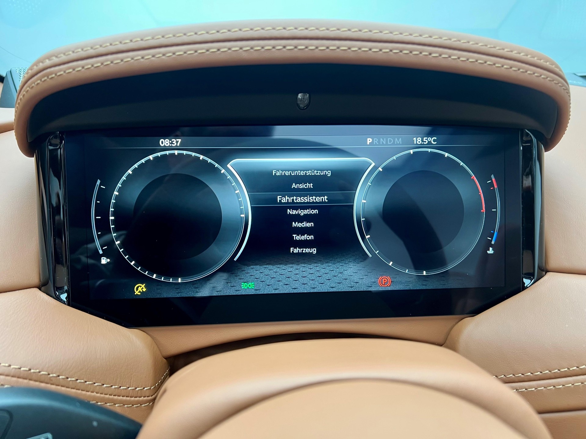ASTON MARTIN DB12 Volante 4.0 V8 Bi-Turbo-image-9