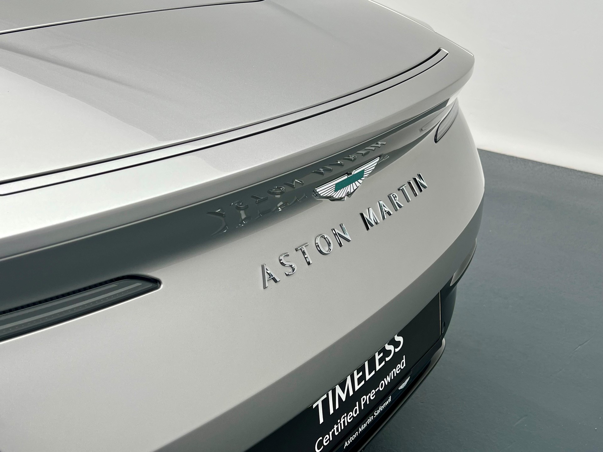 ASTON MARTIN DB12 Volante 4.0 V8 Bi-Turbo-image-24