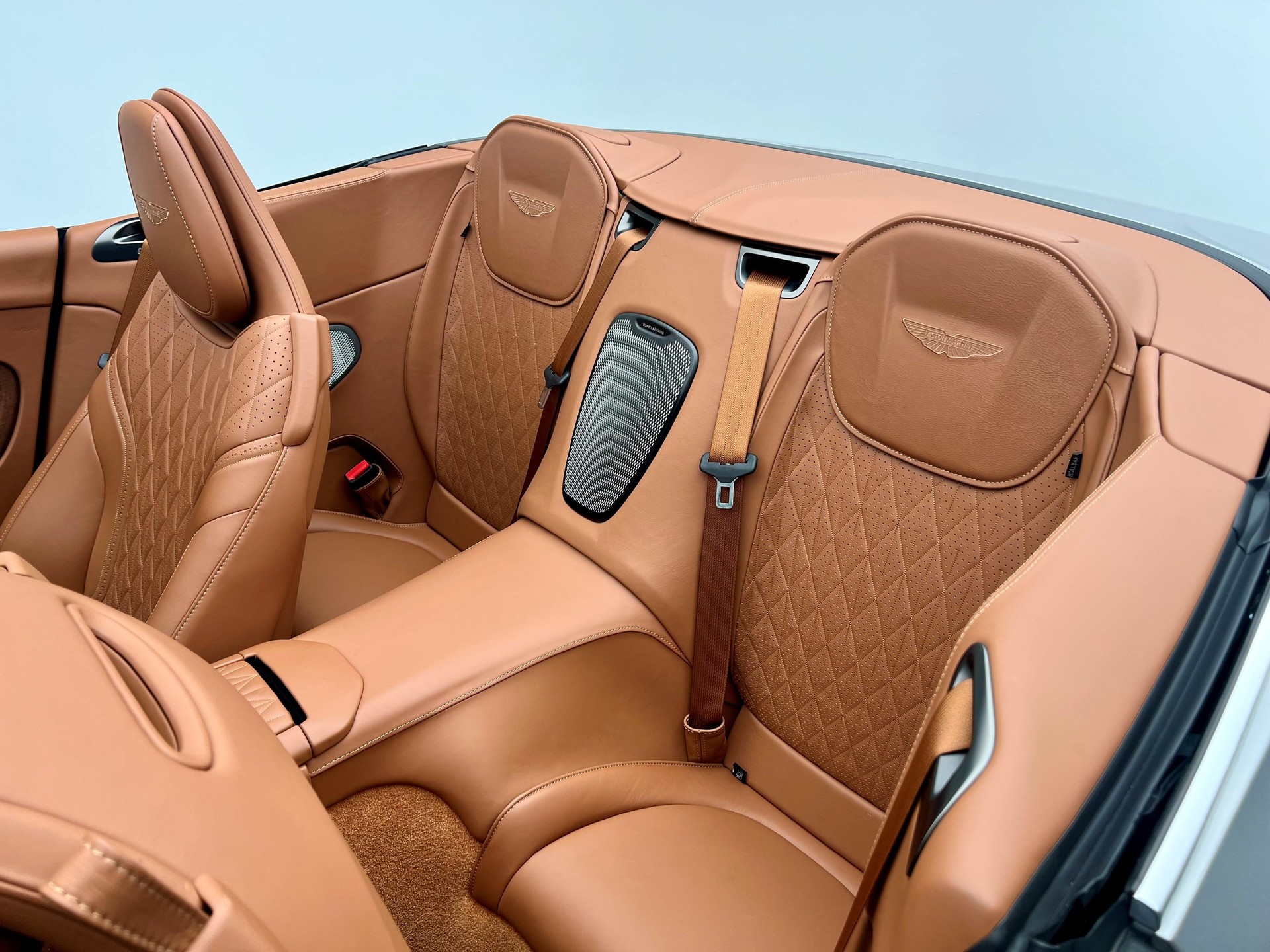 ASTON MARTIN DB12 Volante 4.0 V8 Bi-Turbo-image-7