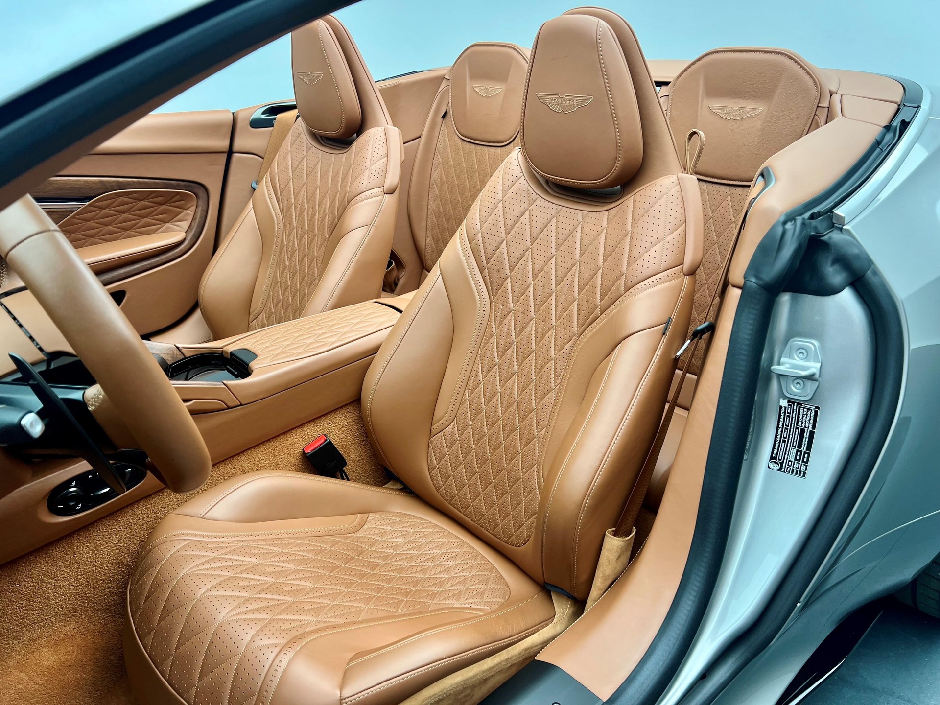 ASTON MARTIN DB12 Volante 4.0 V8 Bi-Turbo-image-5