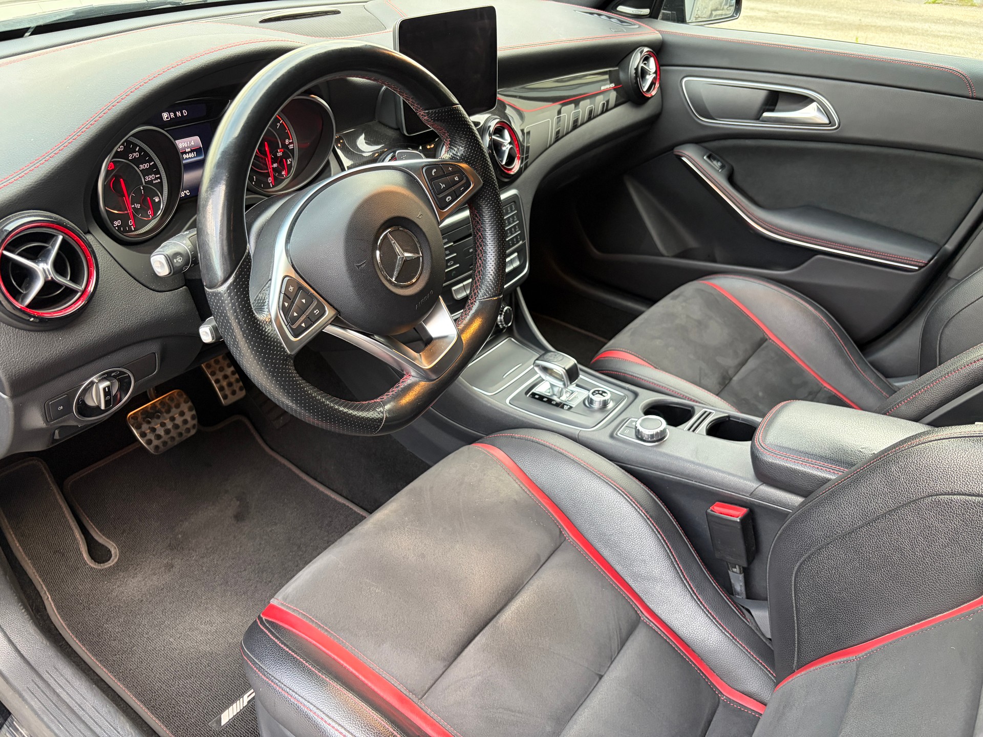MERCEDES-BENZ CLA 45 AMG 4Matic Speedshift-image-6