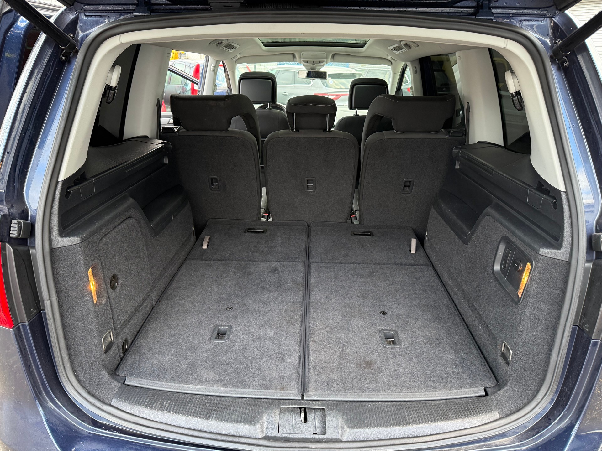 VW Sharan 2.0 TSI Highline DSG-image-12