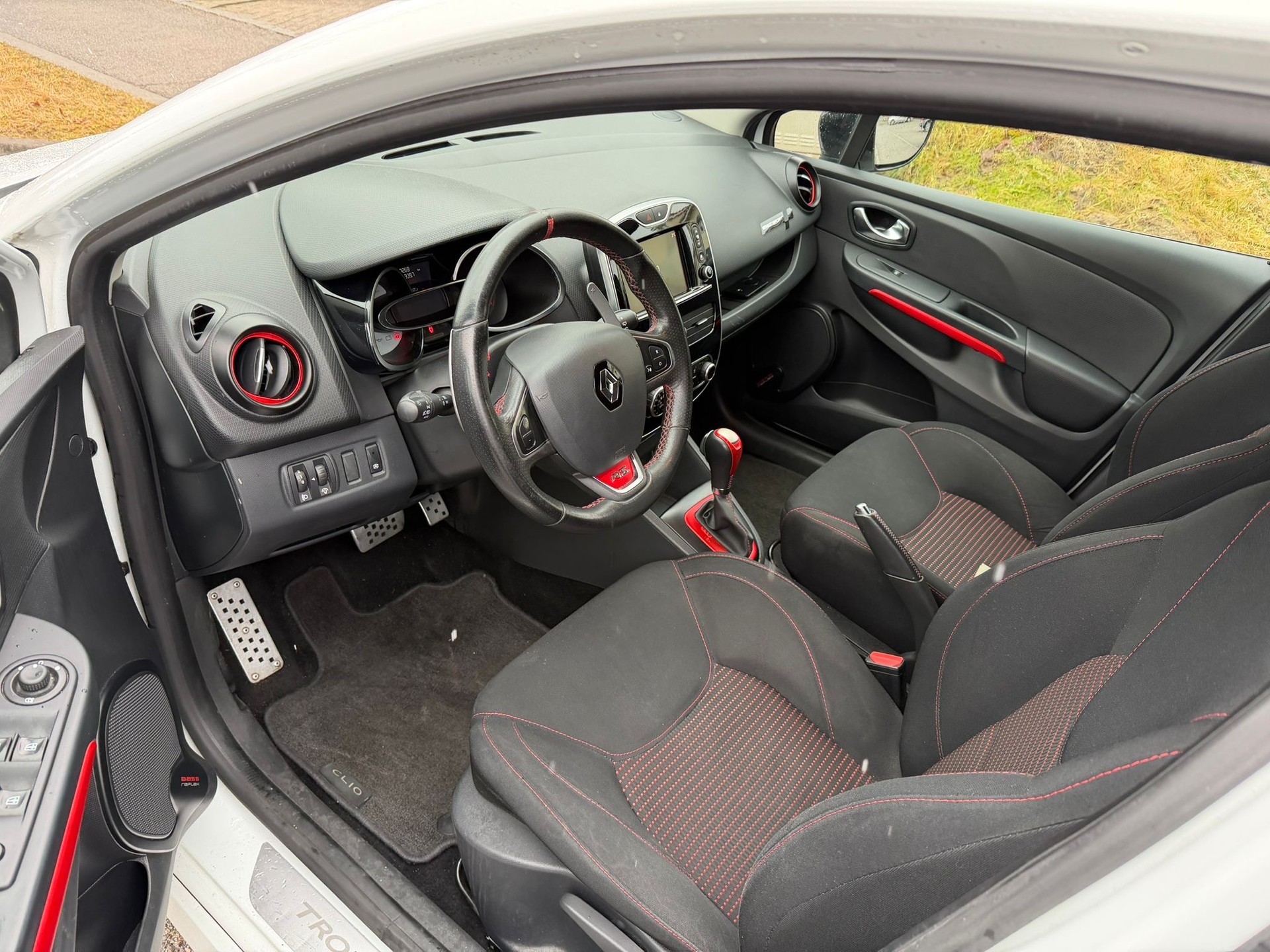 RENAULT Clio 1.6 T RS 220 Trophy EDC-image-6