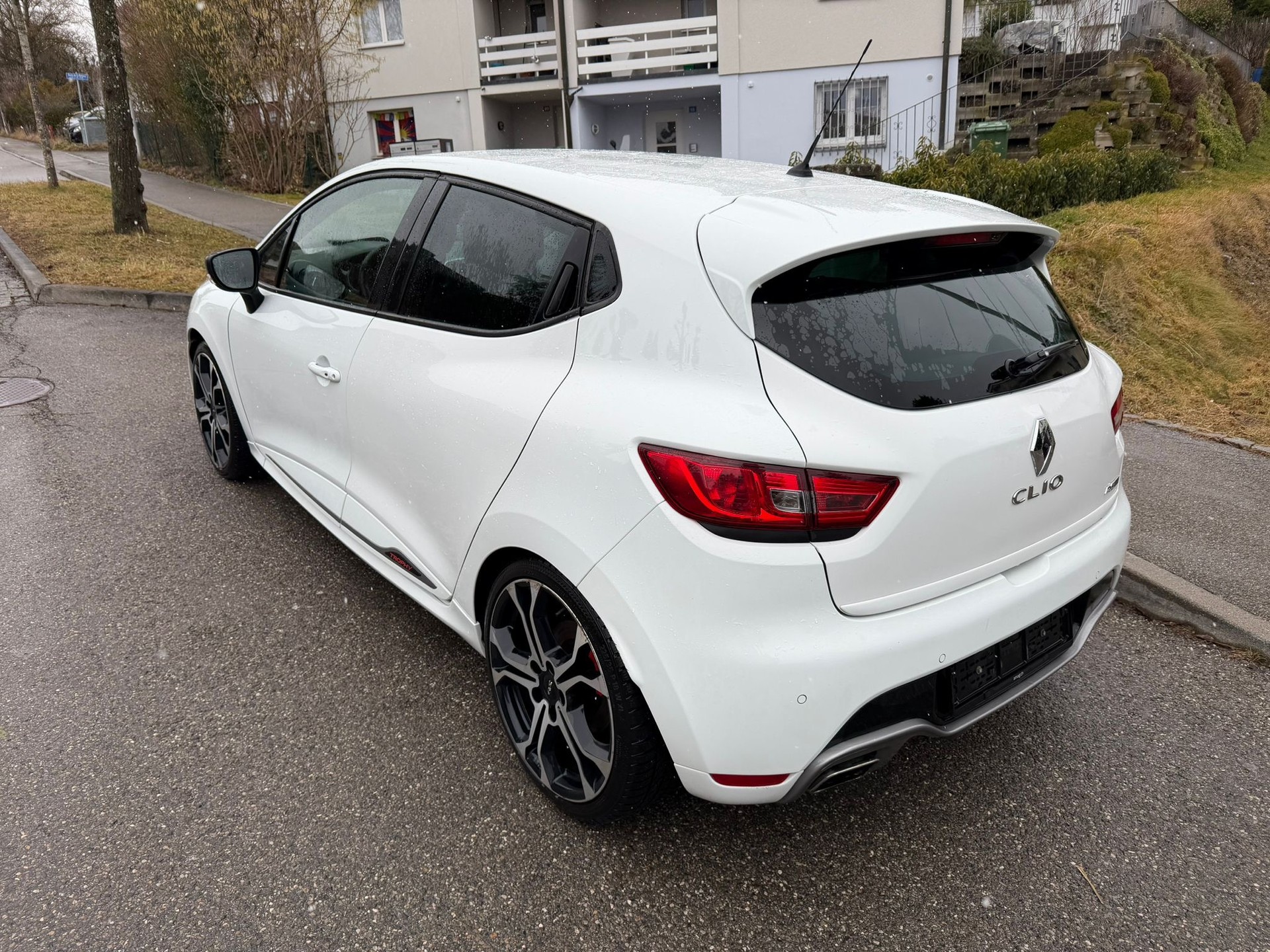 RENAULT Clio 1.6 T RS 220 Trophy EDC-image-4