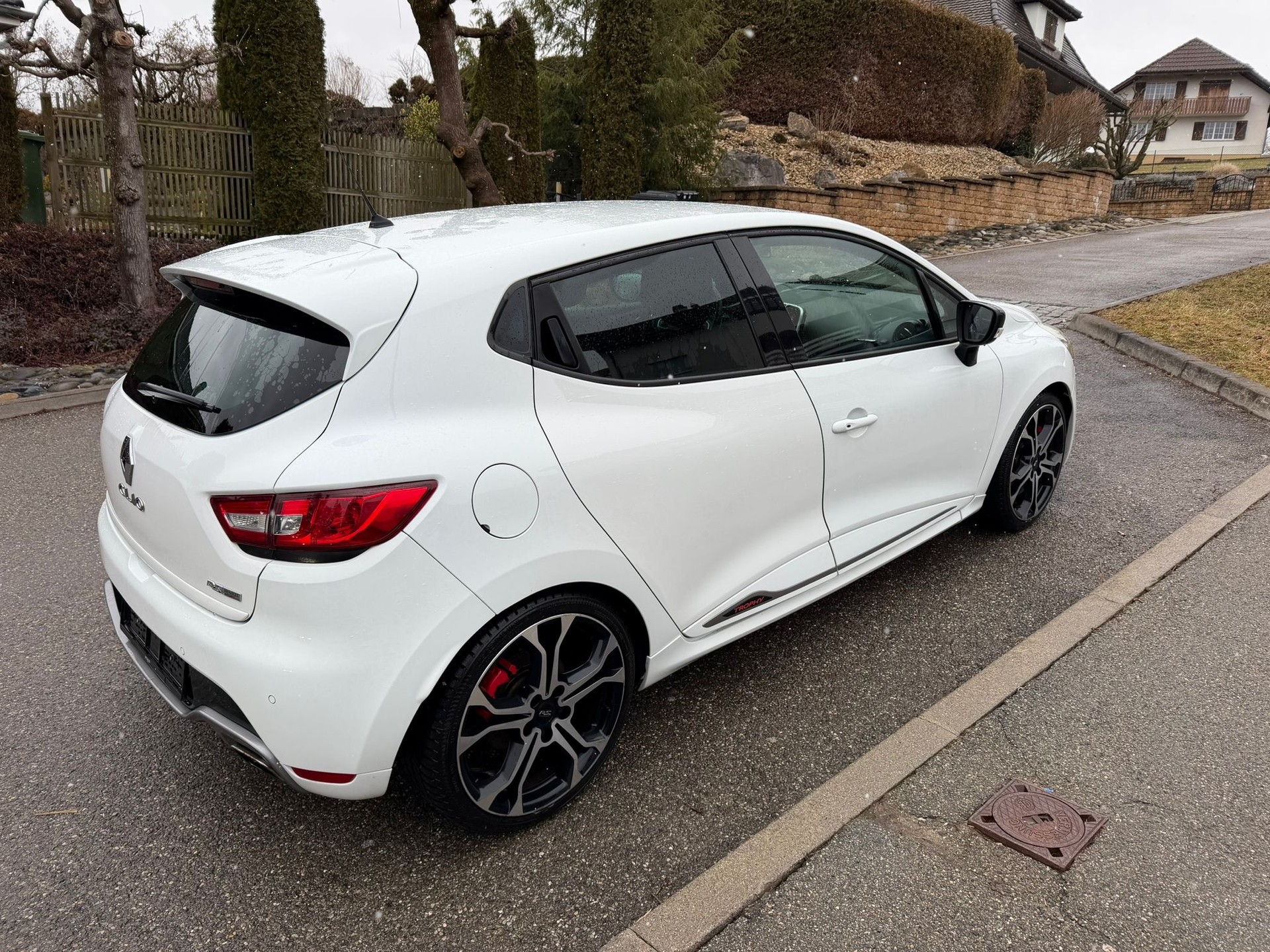 RENAULT Clio 1.6 T RS 220 Trophy EDC-image-3