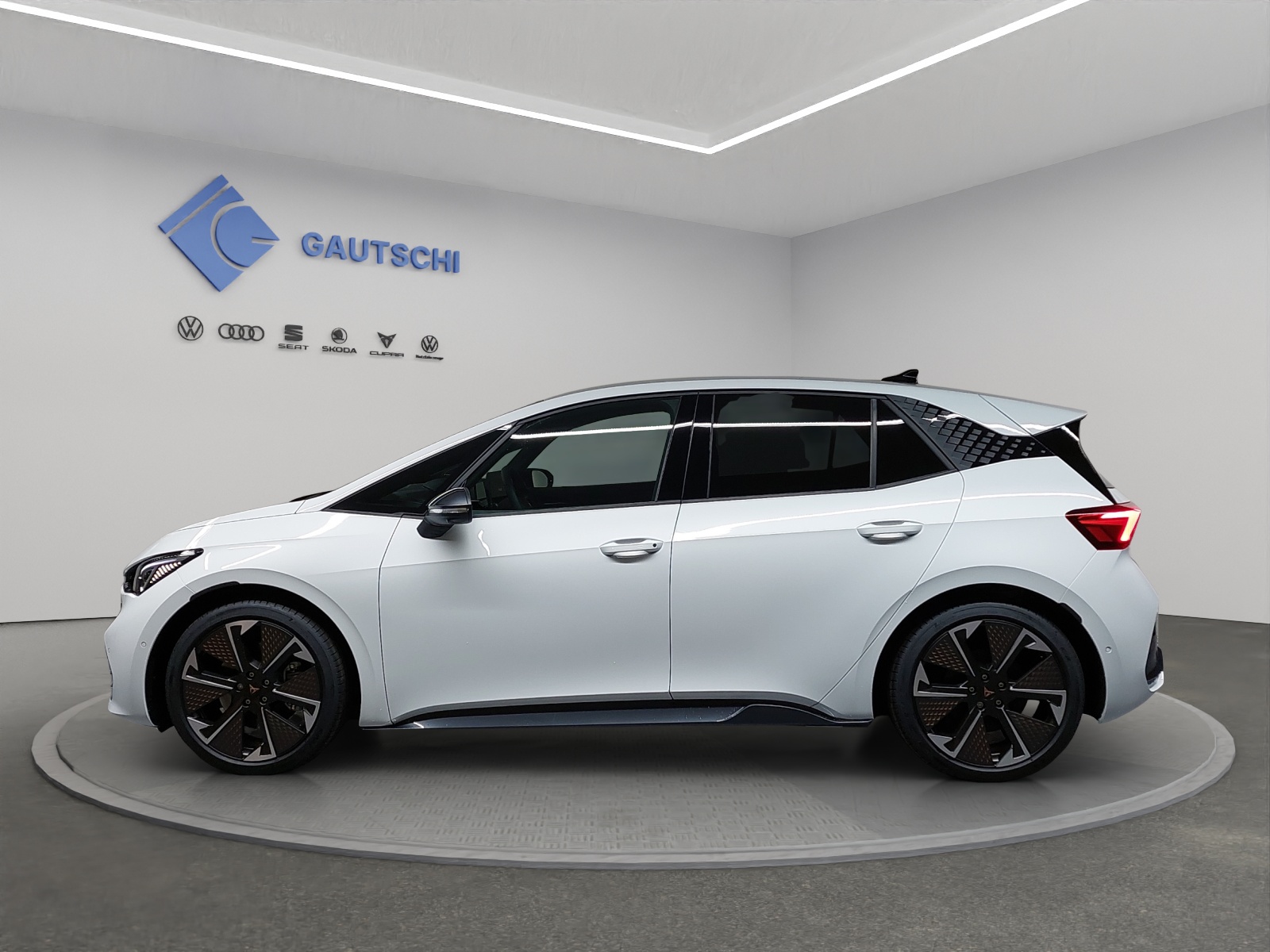 CUPRA Born 79 kWh e-Boost Adrenaline-image-1