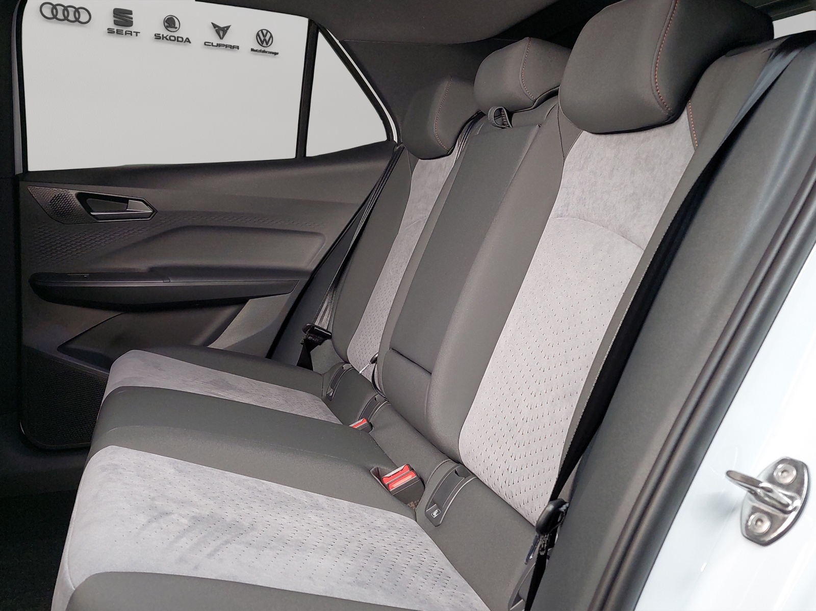 CUPRA Born 79 kWh e-Boost Adrenaline-image-8