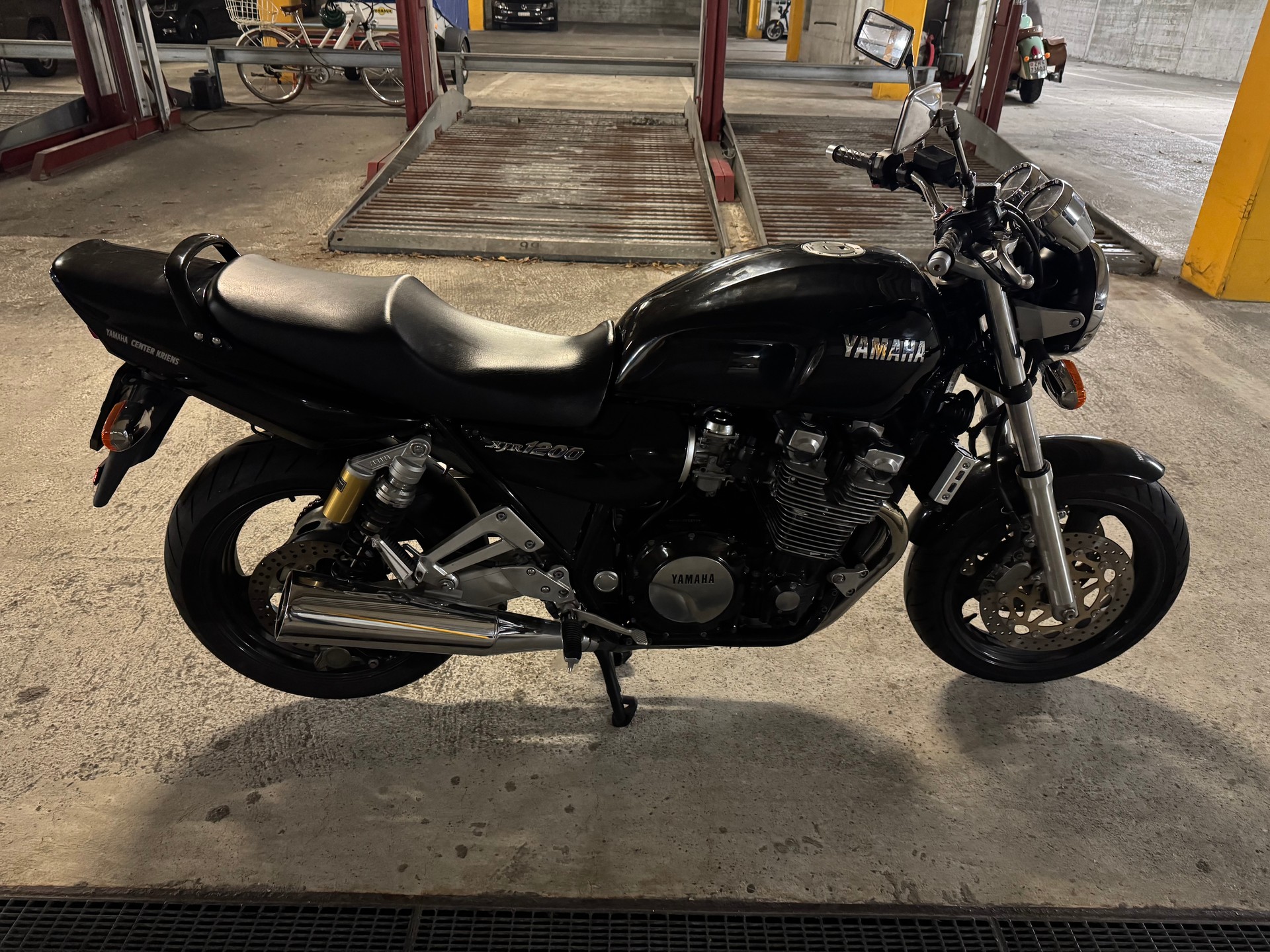 YAMAHA XJR 1200-image-3
