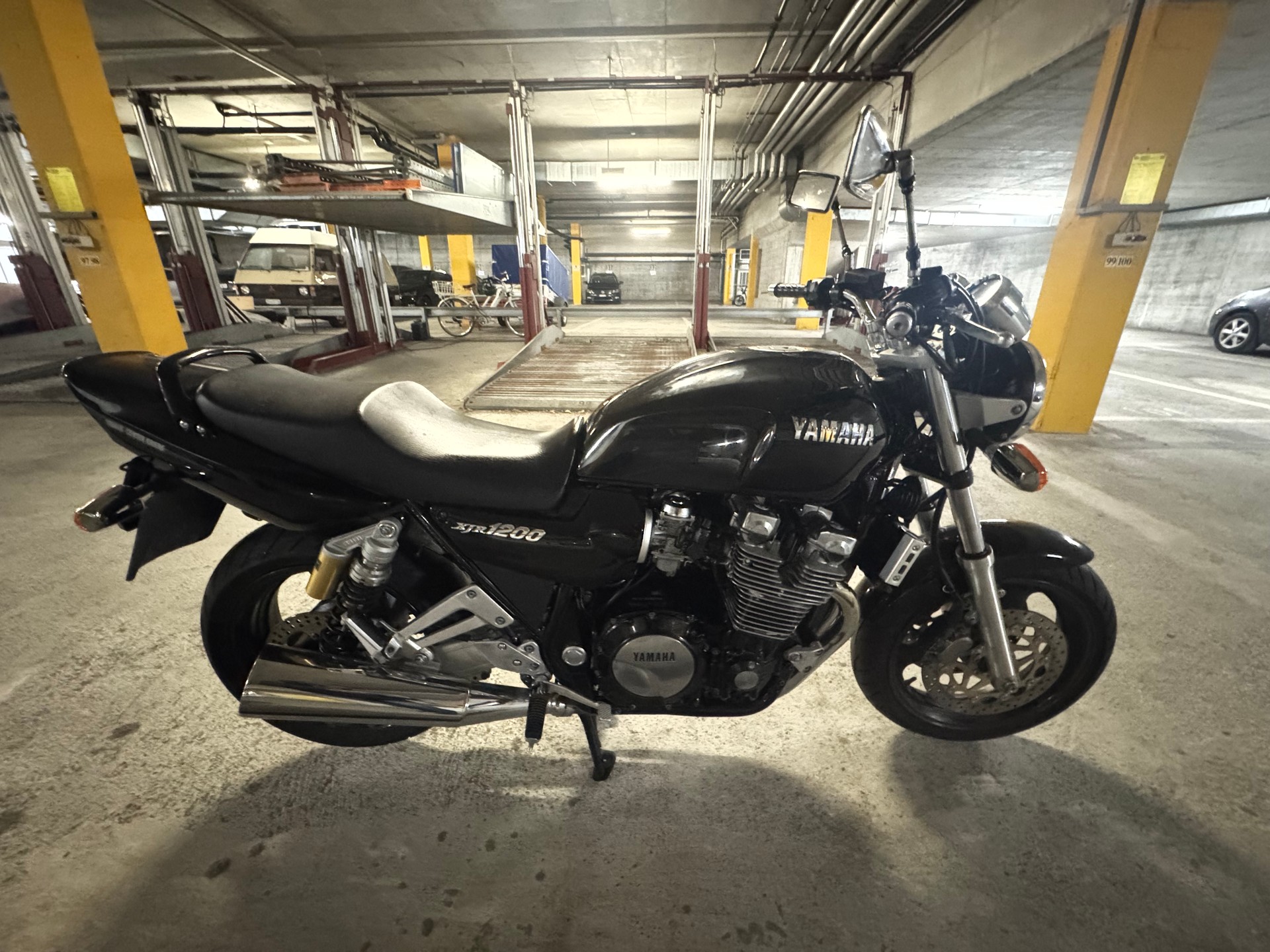 YAMAHA XJR 1200-image-2