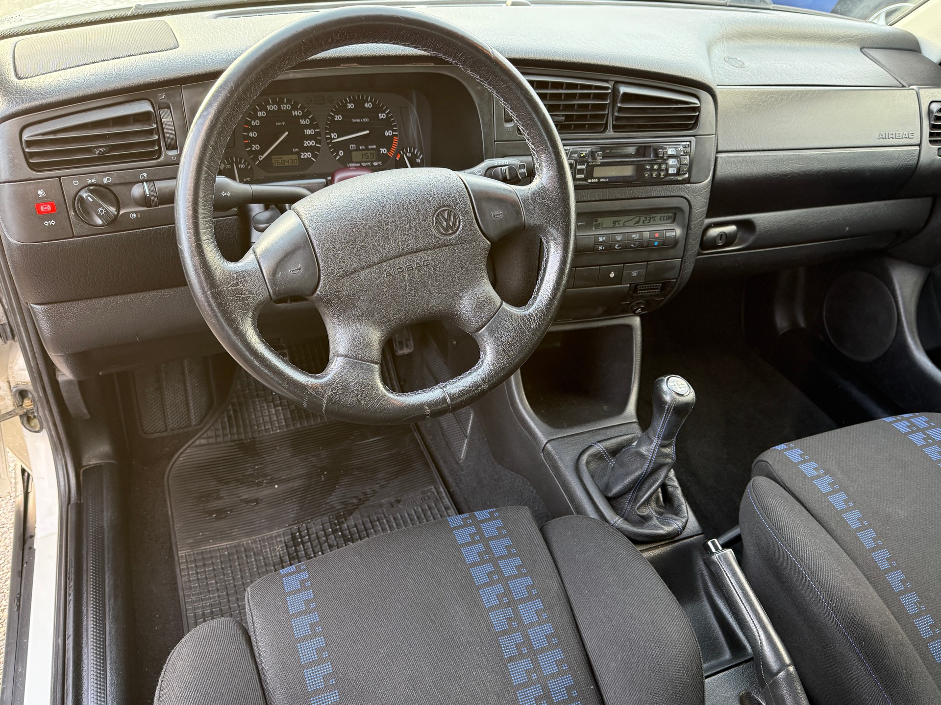 VW Golf 2000 GTI Edition-image-12