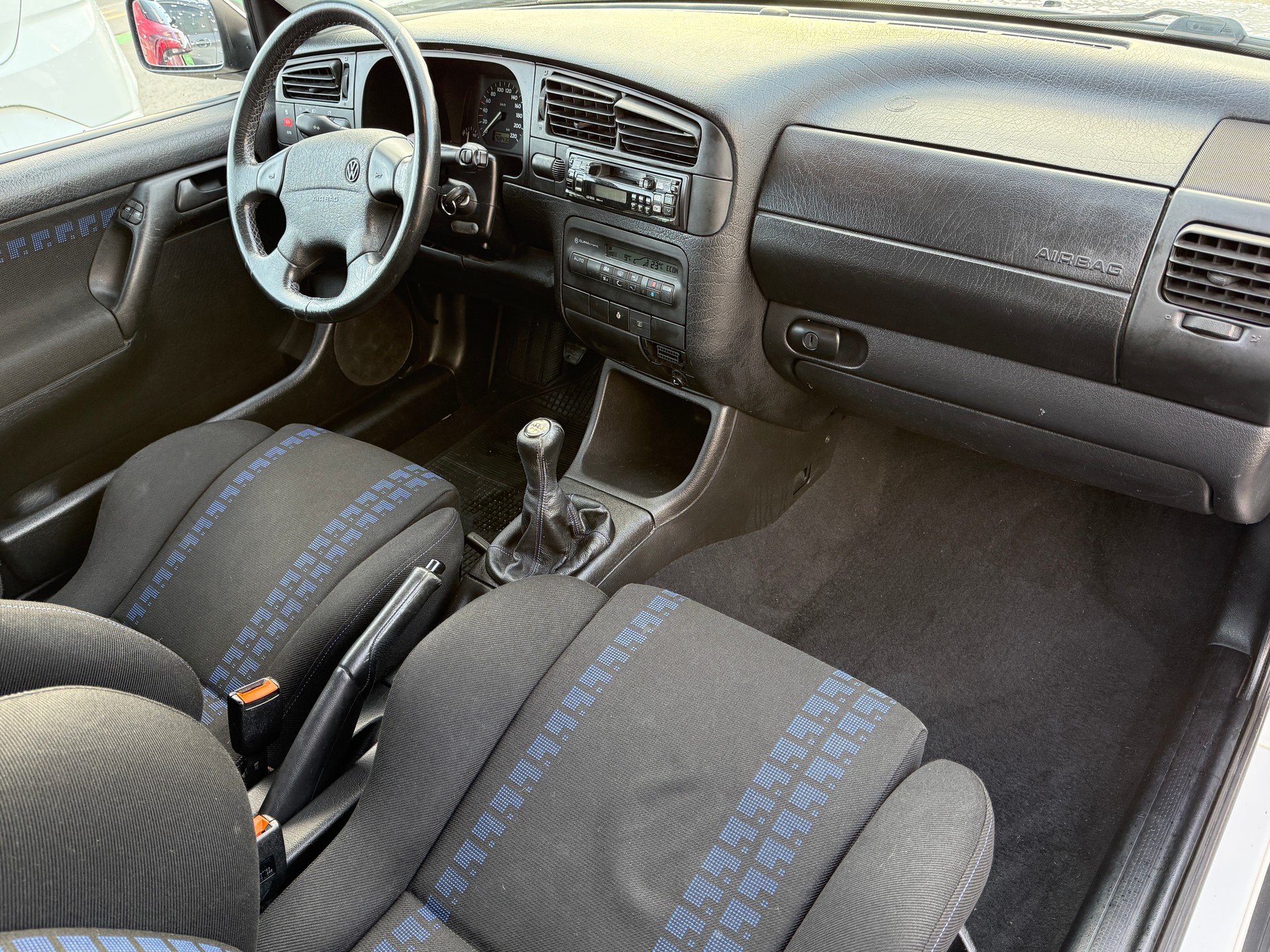 VW Golf 2000 GTI Edition-image-11