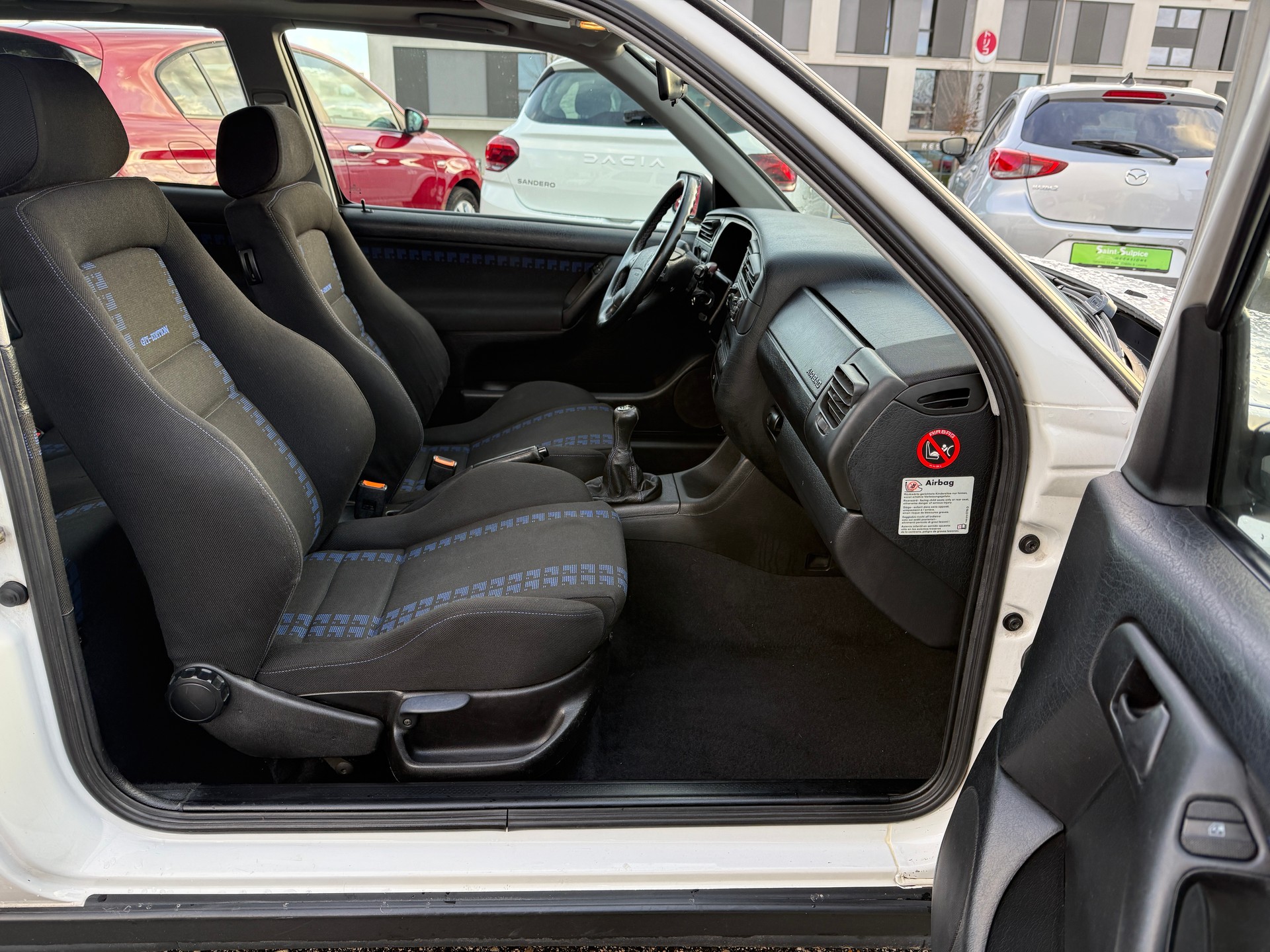 VW Golf 2000 GTI Edition-image-13