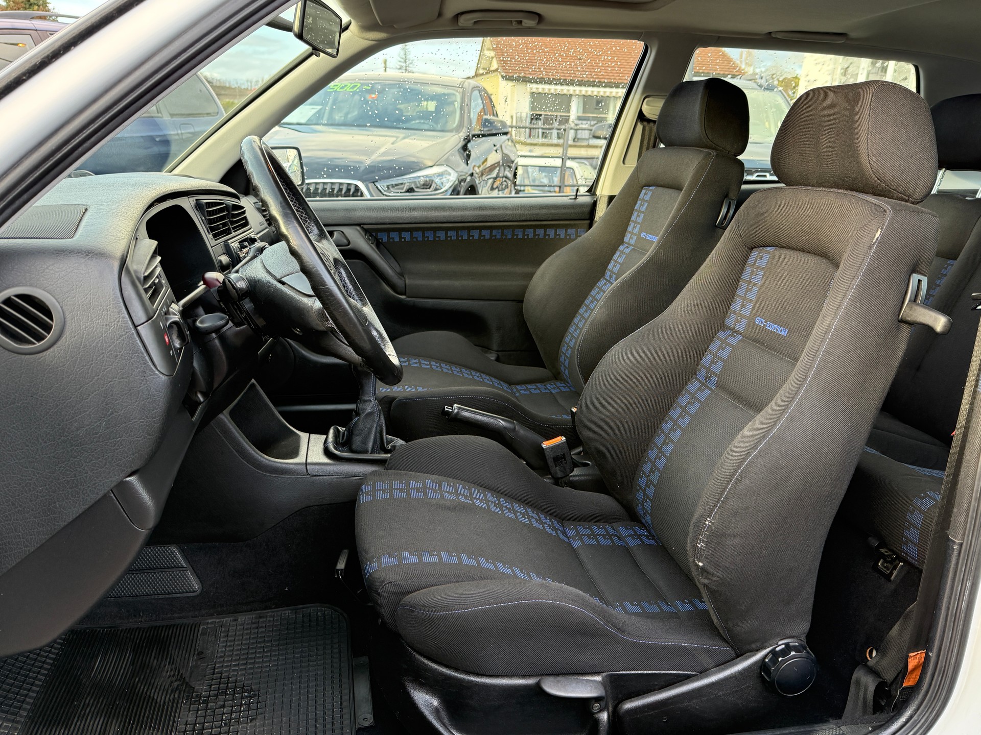 VW Golf 2000 GTI Edition-image-16