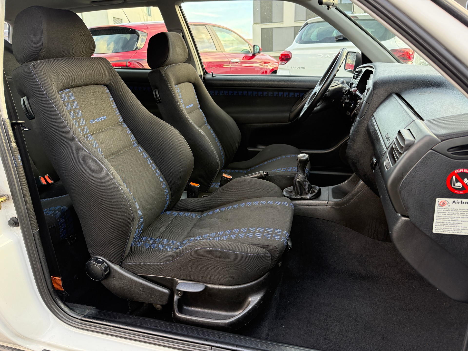 VW Golf 2000 GTI Edition-image-15