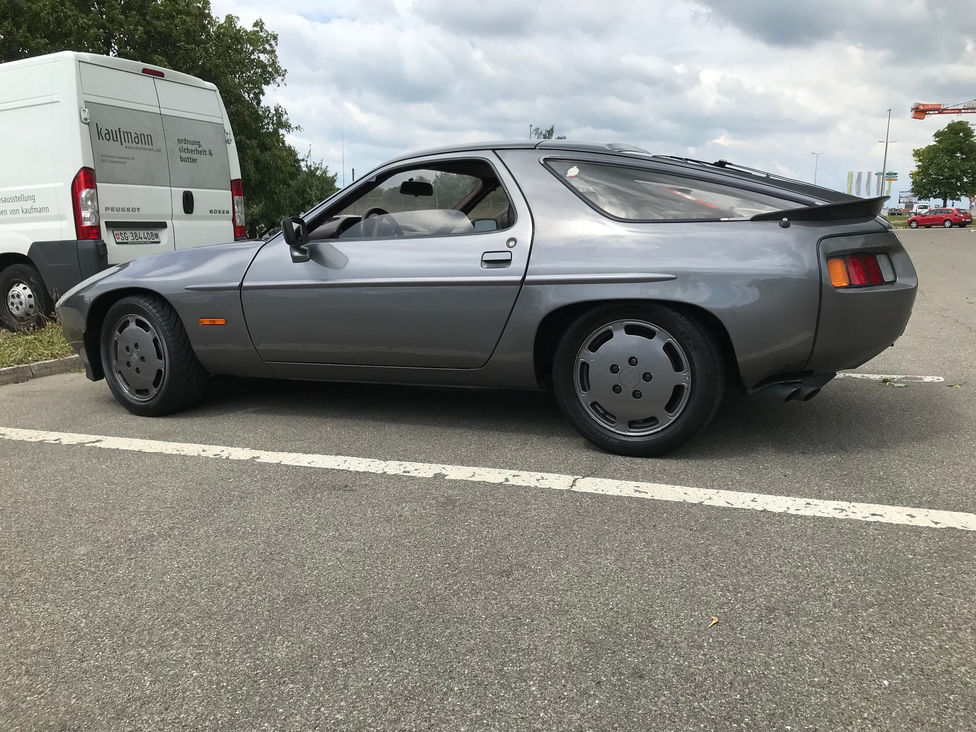 PORSCHE 928 S-image-2