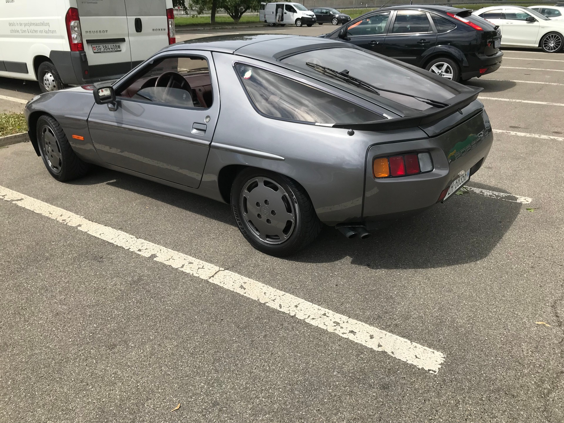 PORSCHE 928 S-image-1