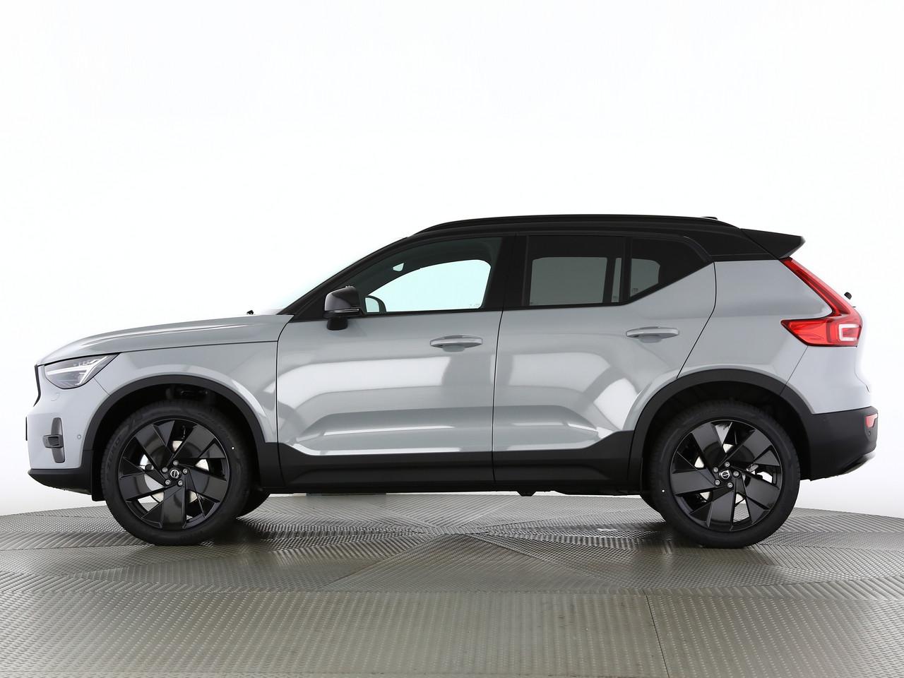 VOLVO XC40 2.0 B4 MH Black Edition-image-2