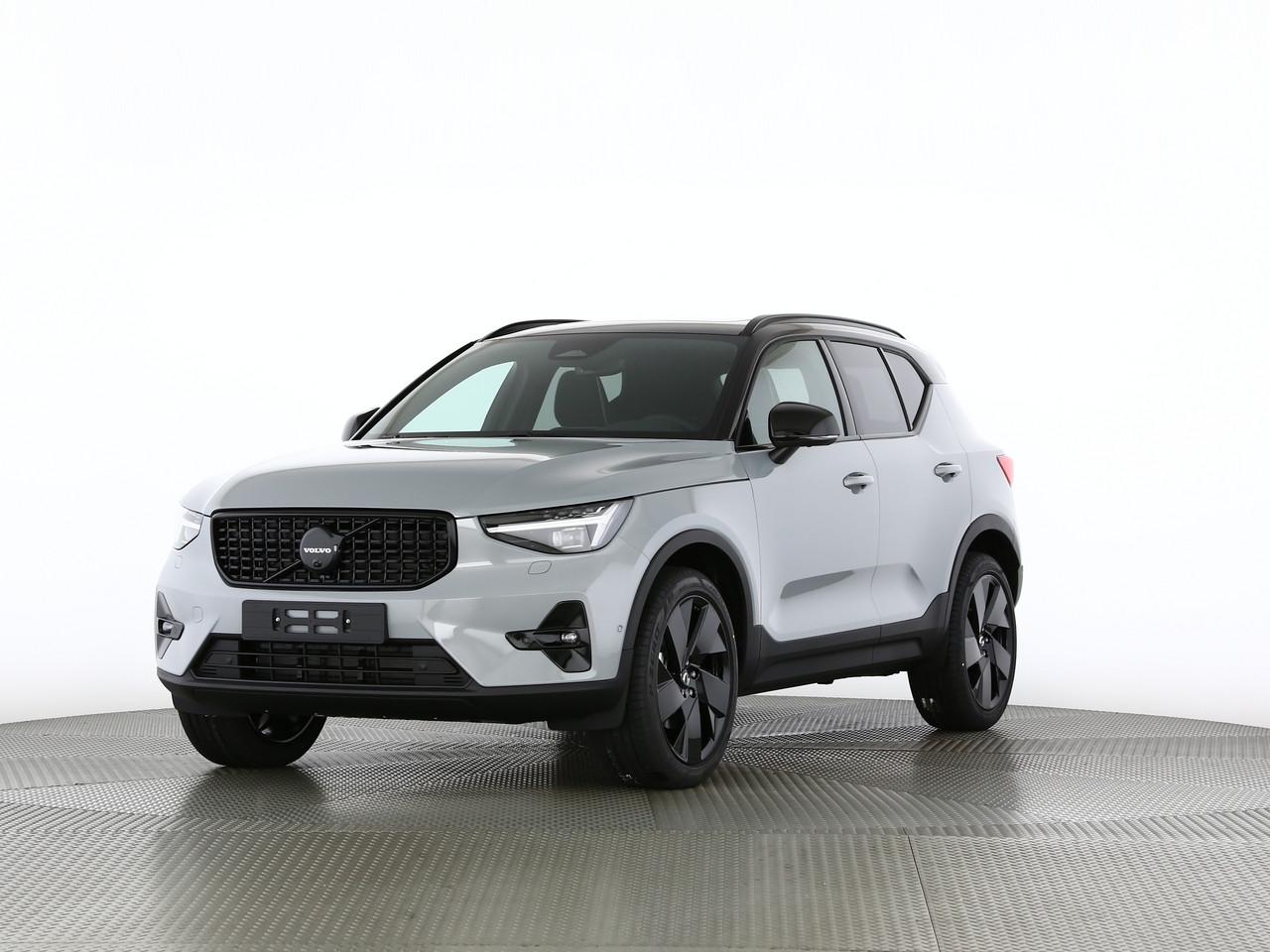 VOLVO XC40 2.0 B4 MH Black Edition-image-0