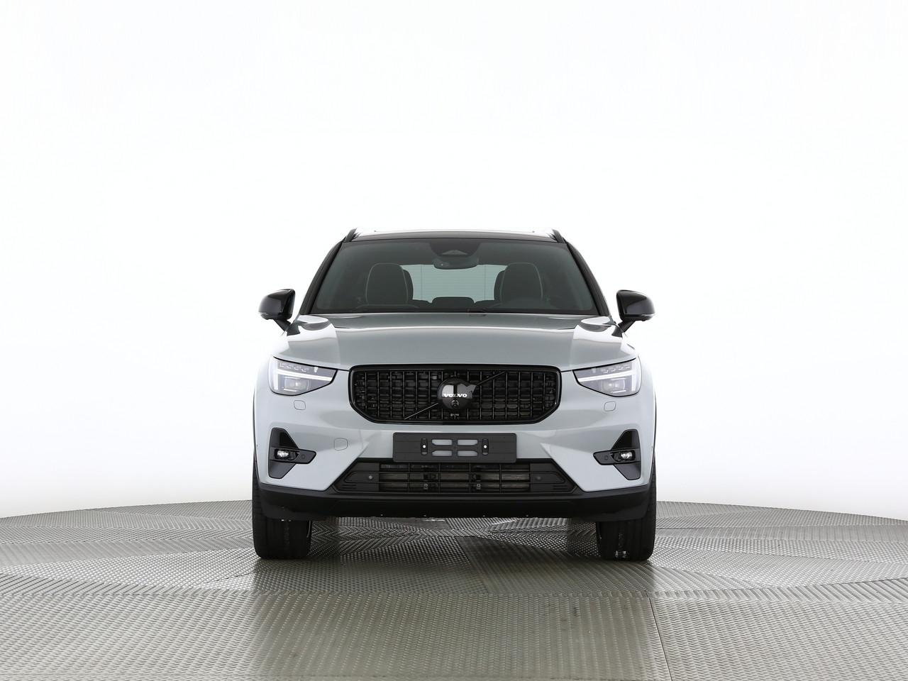 VOLVO XC40 2.0 B4 MH Black Edition-image-4