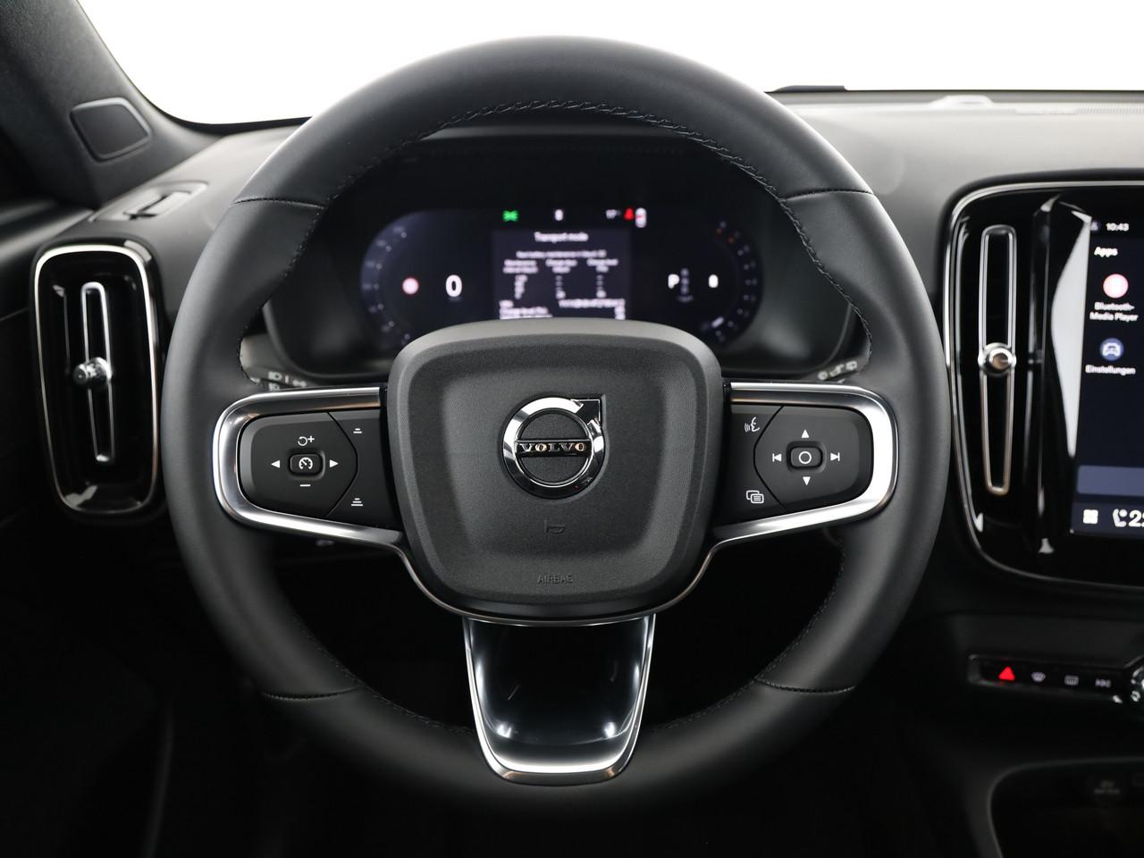 VOLVO XC40 2.0 B4 MH Black Edition-image-14