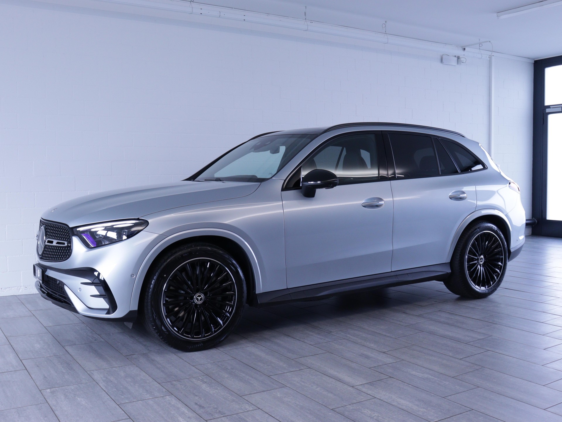 MERCEDES-BENZ GLC 220 d AMG Line 4matic-image-1