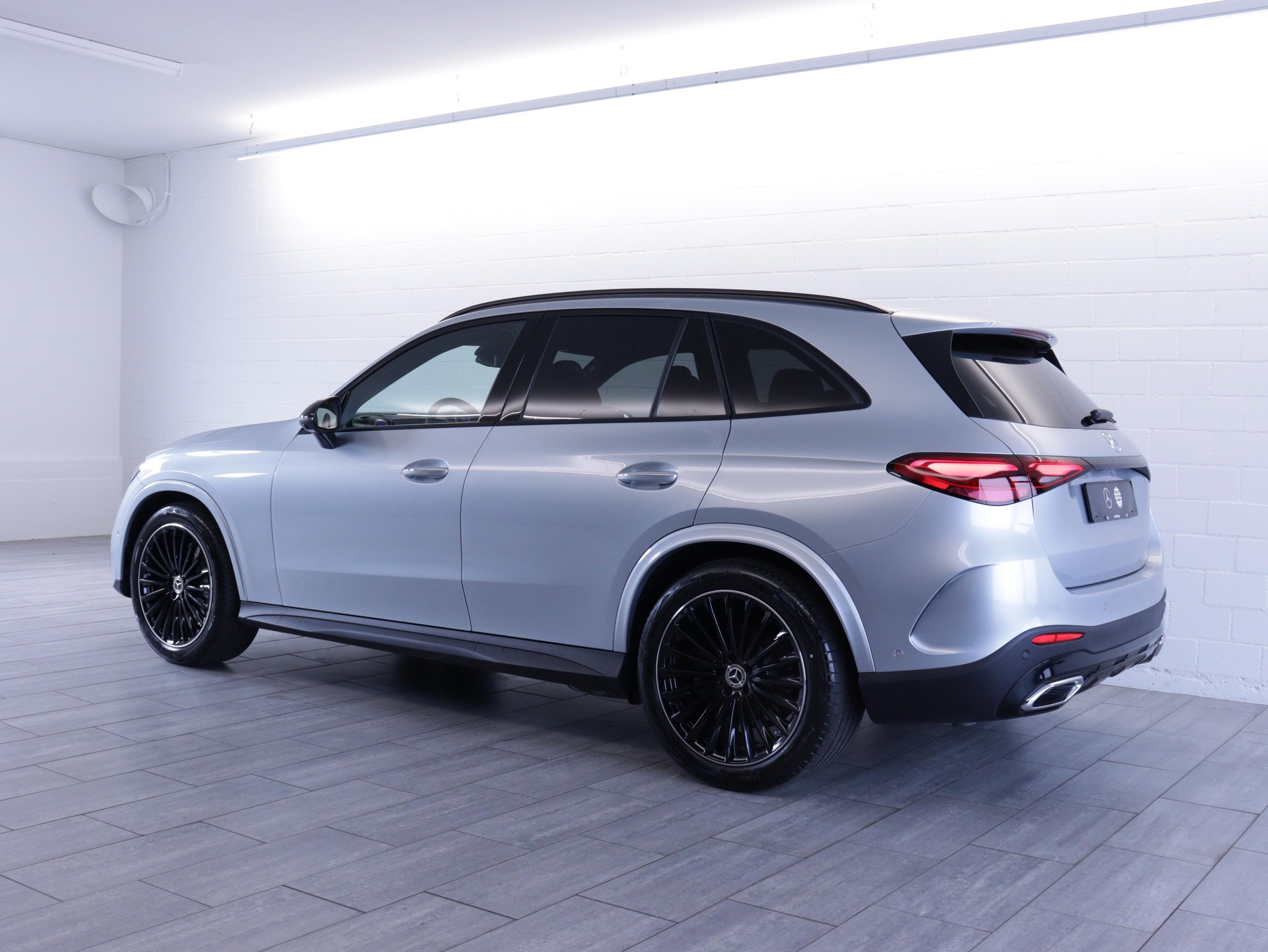 MERCEDES-BENZ GLC 220 d AMG Line 4matic-image-2