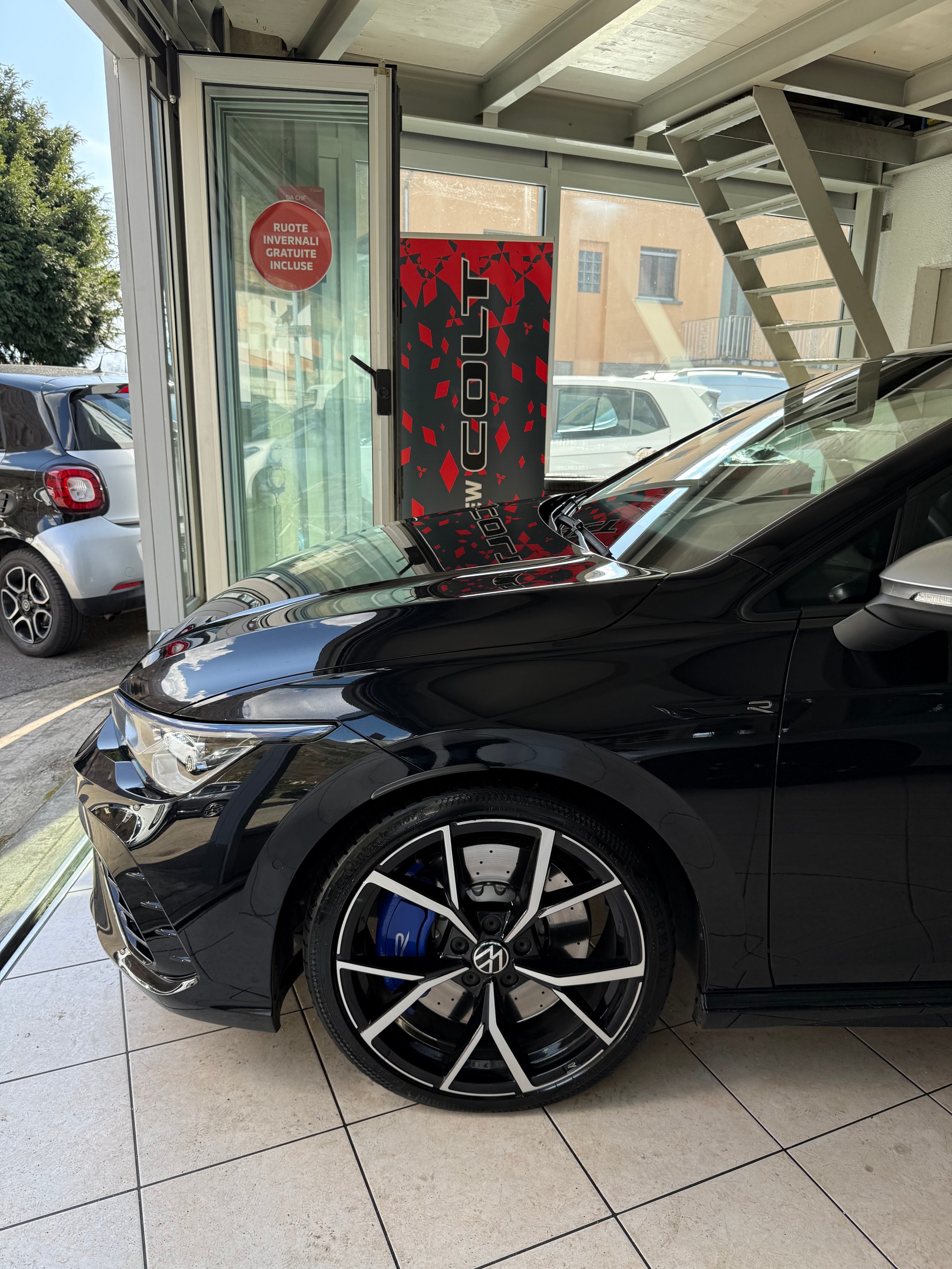 VW Golf 2.0 TSI R DSG 4Motion-image-1